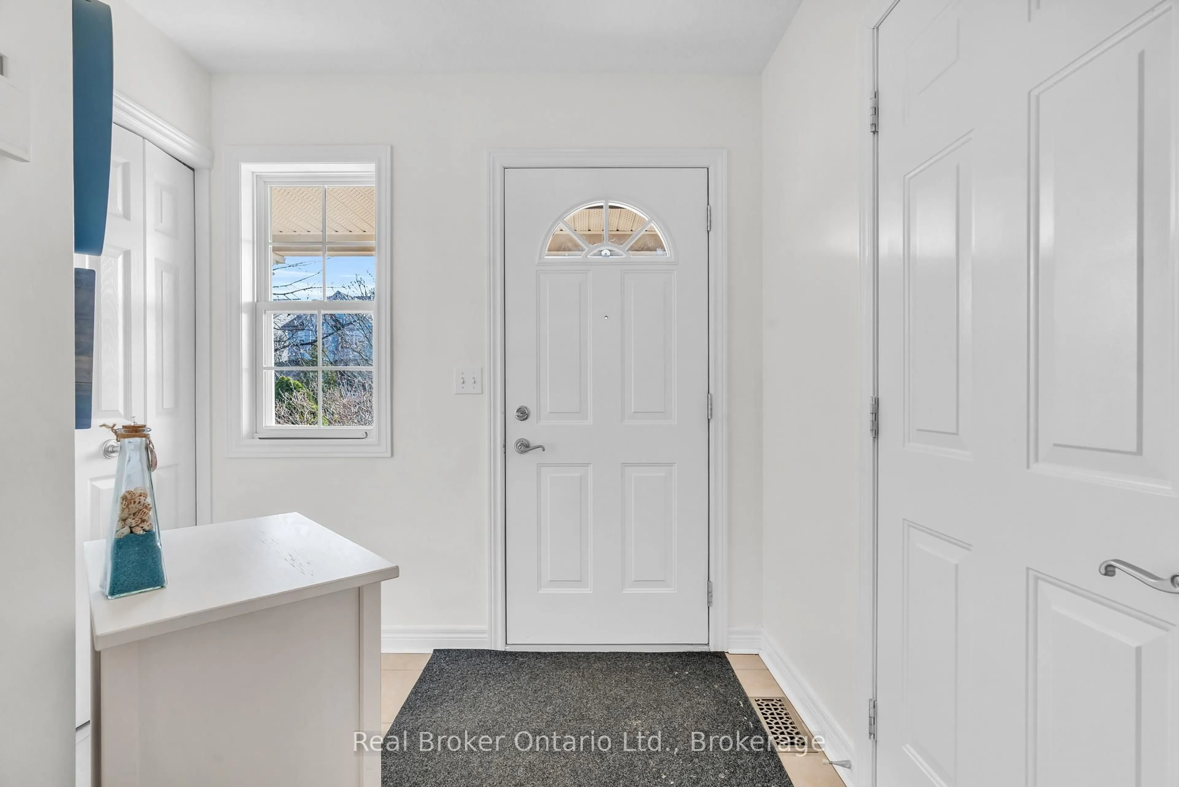 Indoor entryway for 26 Sinclair St, Guelph Ontario N1L 1R6