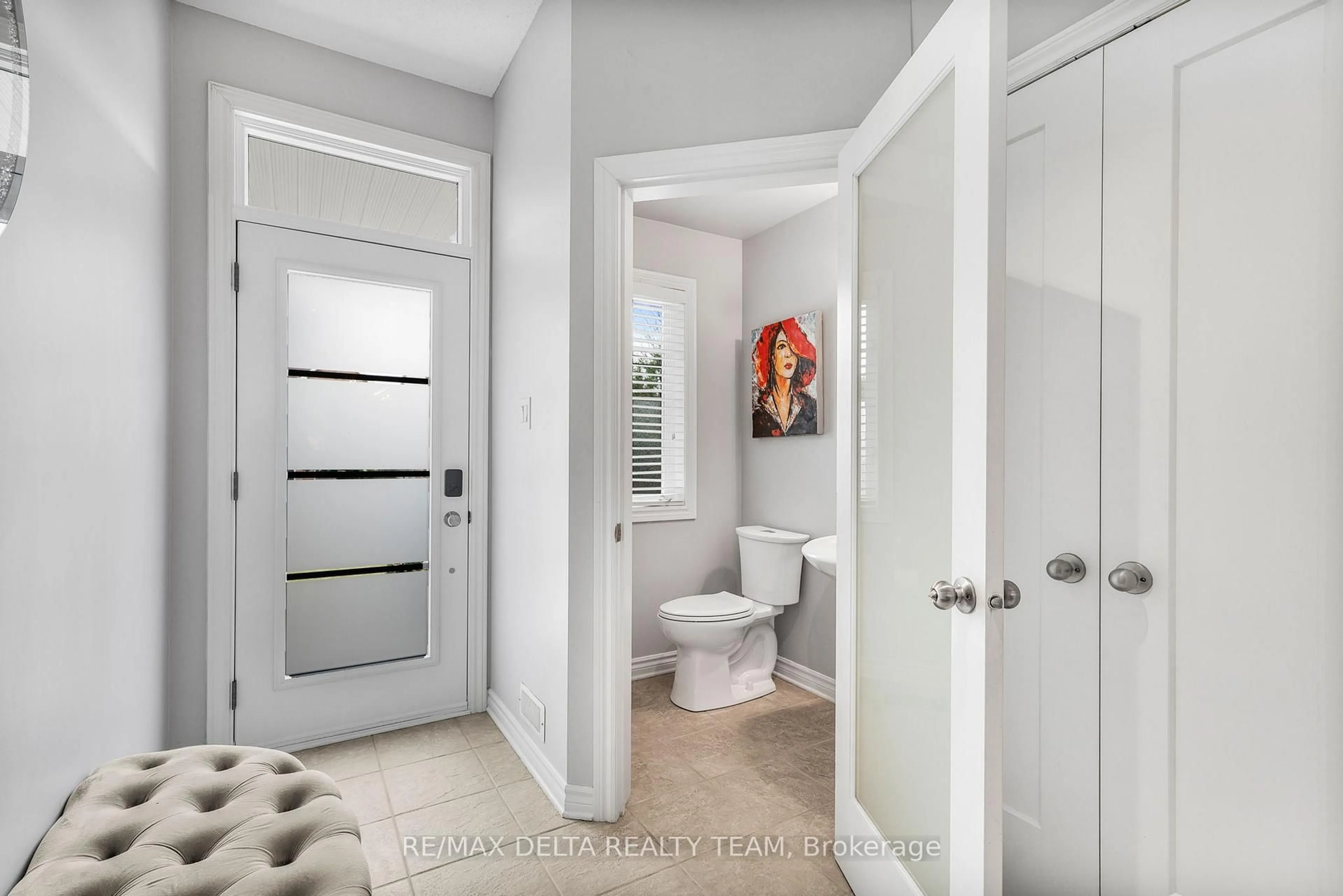 Indoor entryway for 539 SALZBURG Dr, Orleans Ontario K4A 0C6