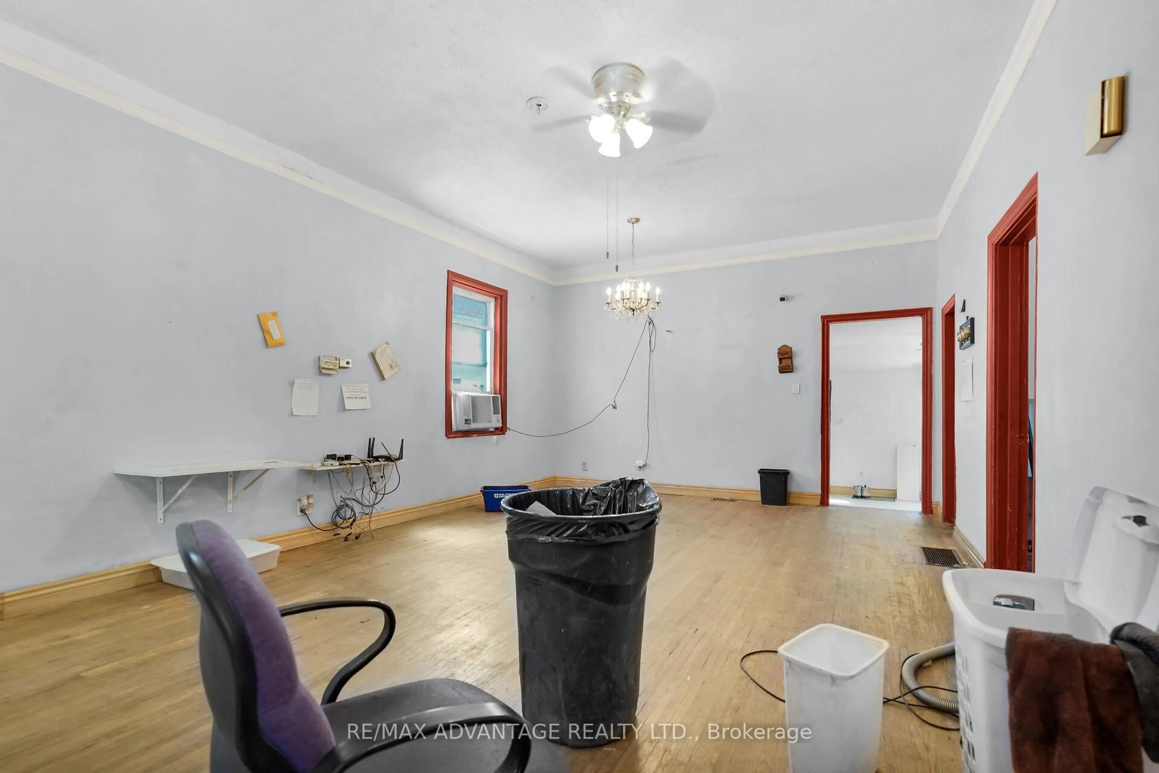 Unknown for 571 Elizabeth St, London East Ontario N5W 3S5