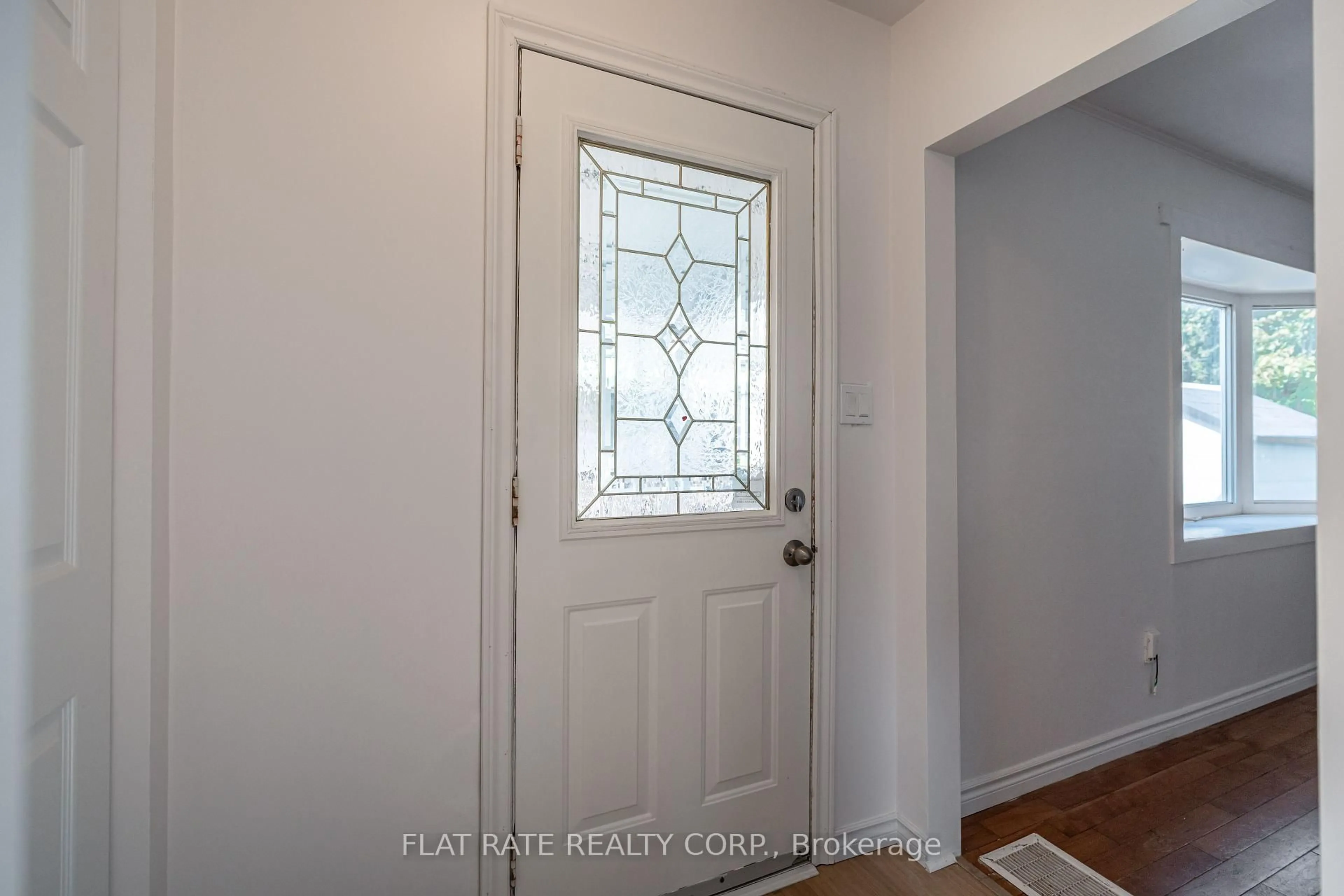 Indoor entryway for 460 O'CONNELL Rd, Peterborough Ontario K9J 4C9
