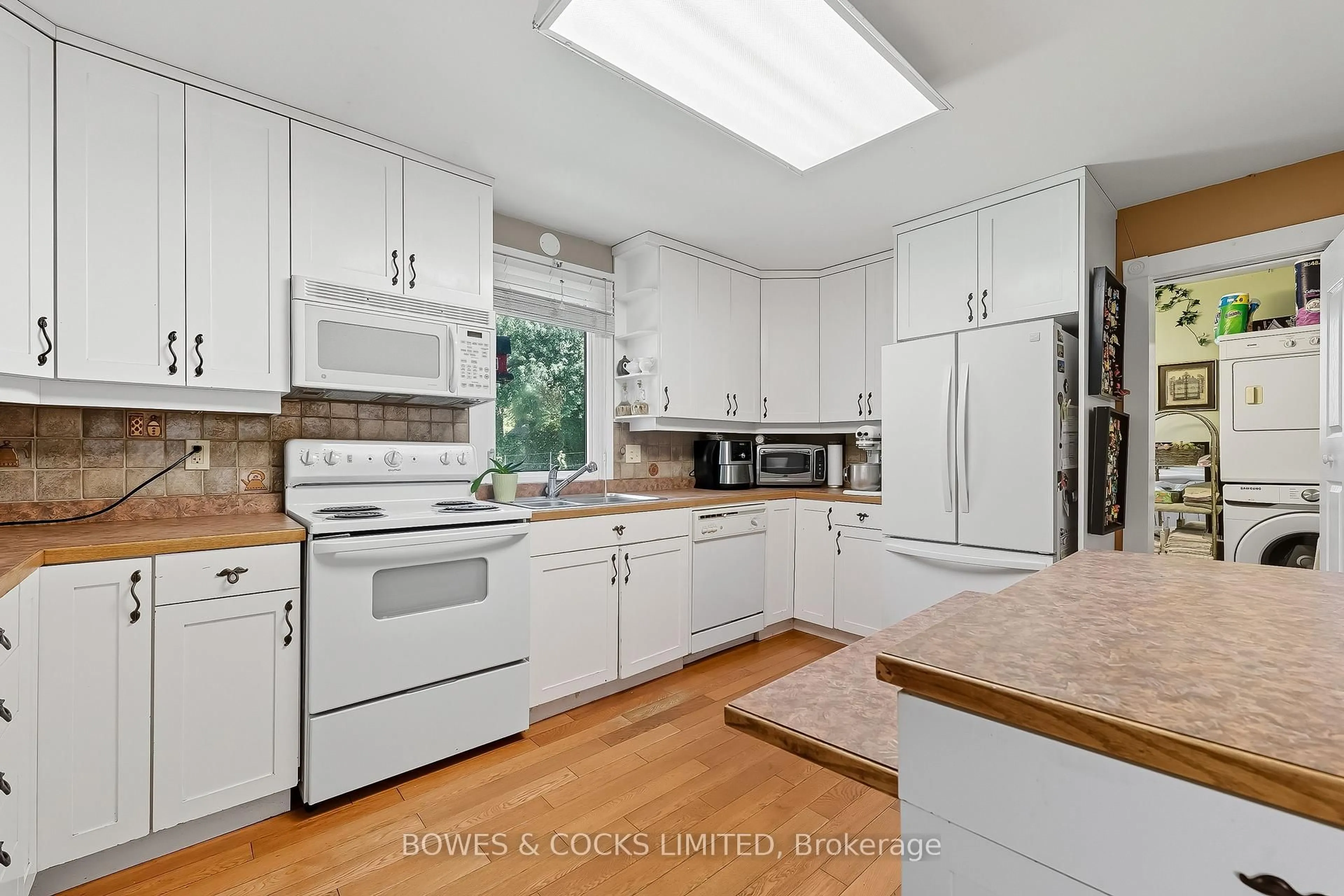 Open concept kitchen, ceramic/tile floor for 40 Victoria St, Asphodel-Norwood Ontario K0L 2V0