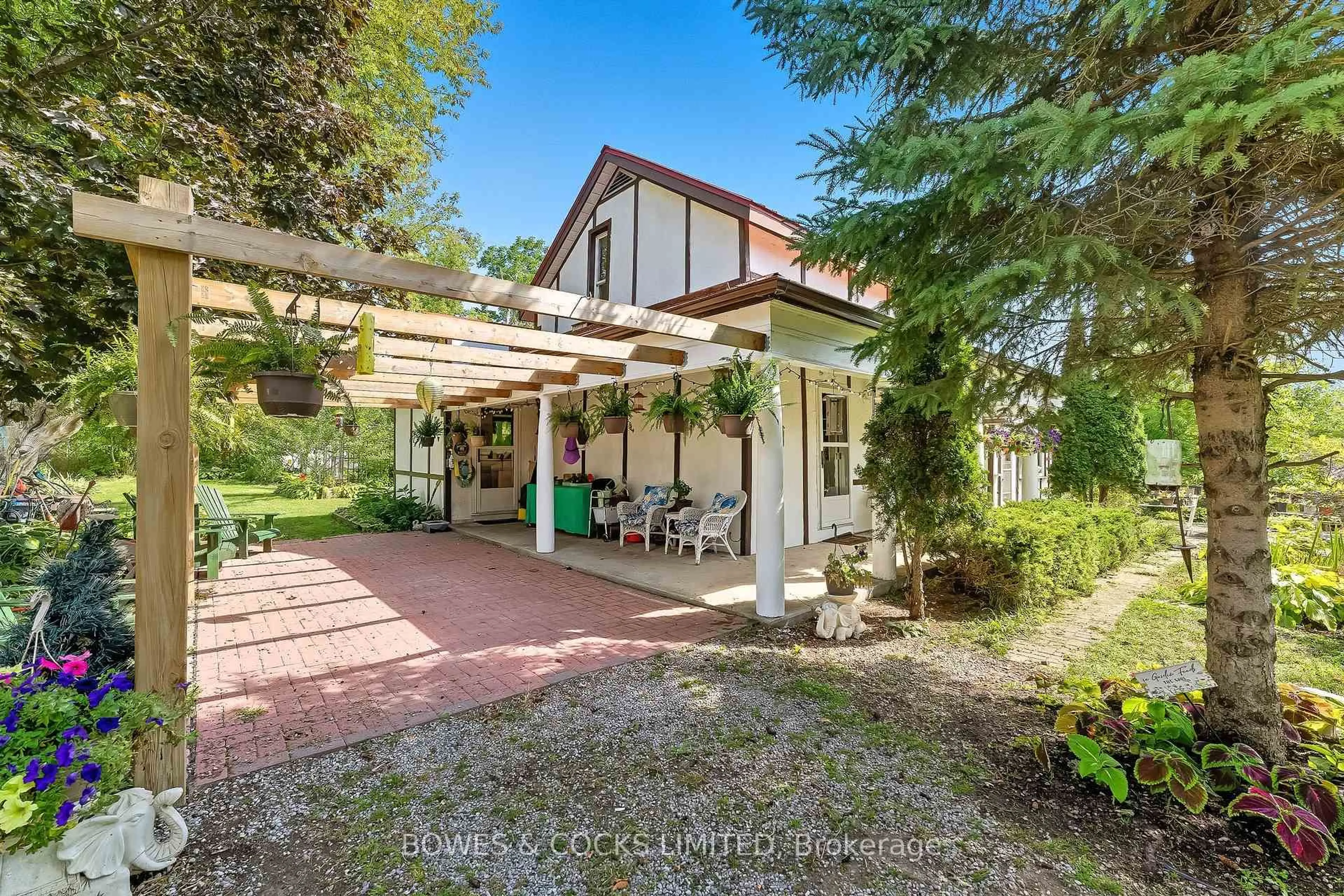 Patio, street for 40 Victoria St, Asphodel-Norwood Ontario K0L 2V0