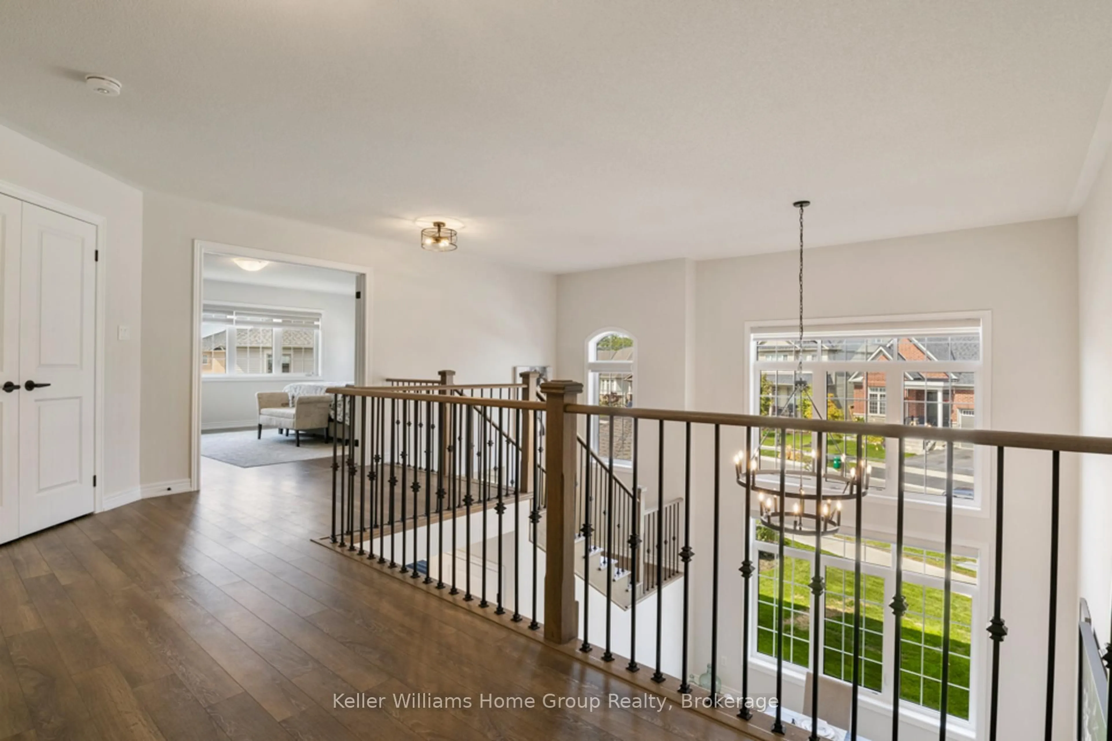 Indoor entryway for 228 Harpin Way, Centre Wellington Ontario N1M 0G8