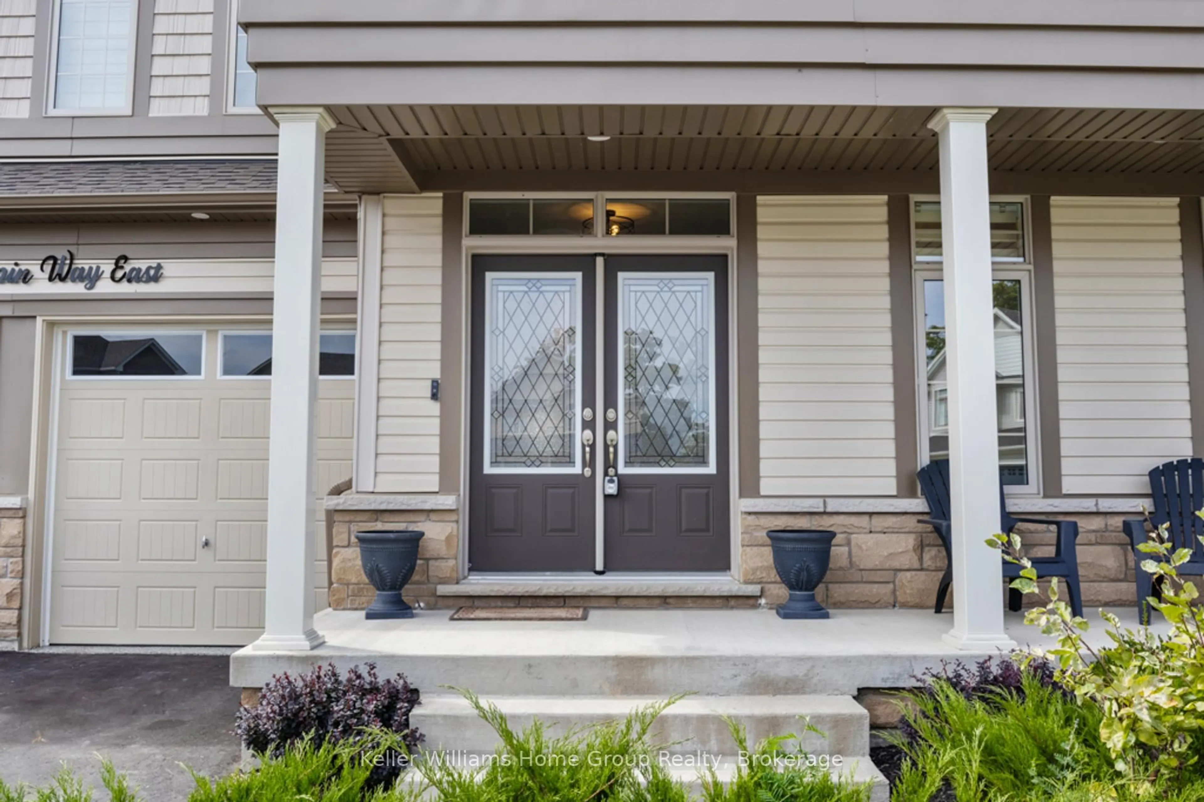 Indoor entryway for 228 Harpin Way, Centre Wellington Ontario N1M 0G8