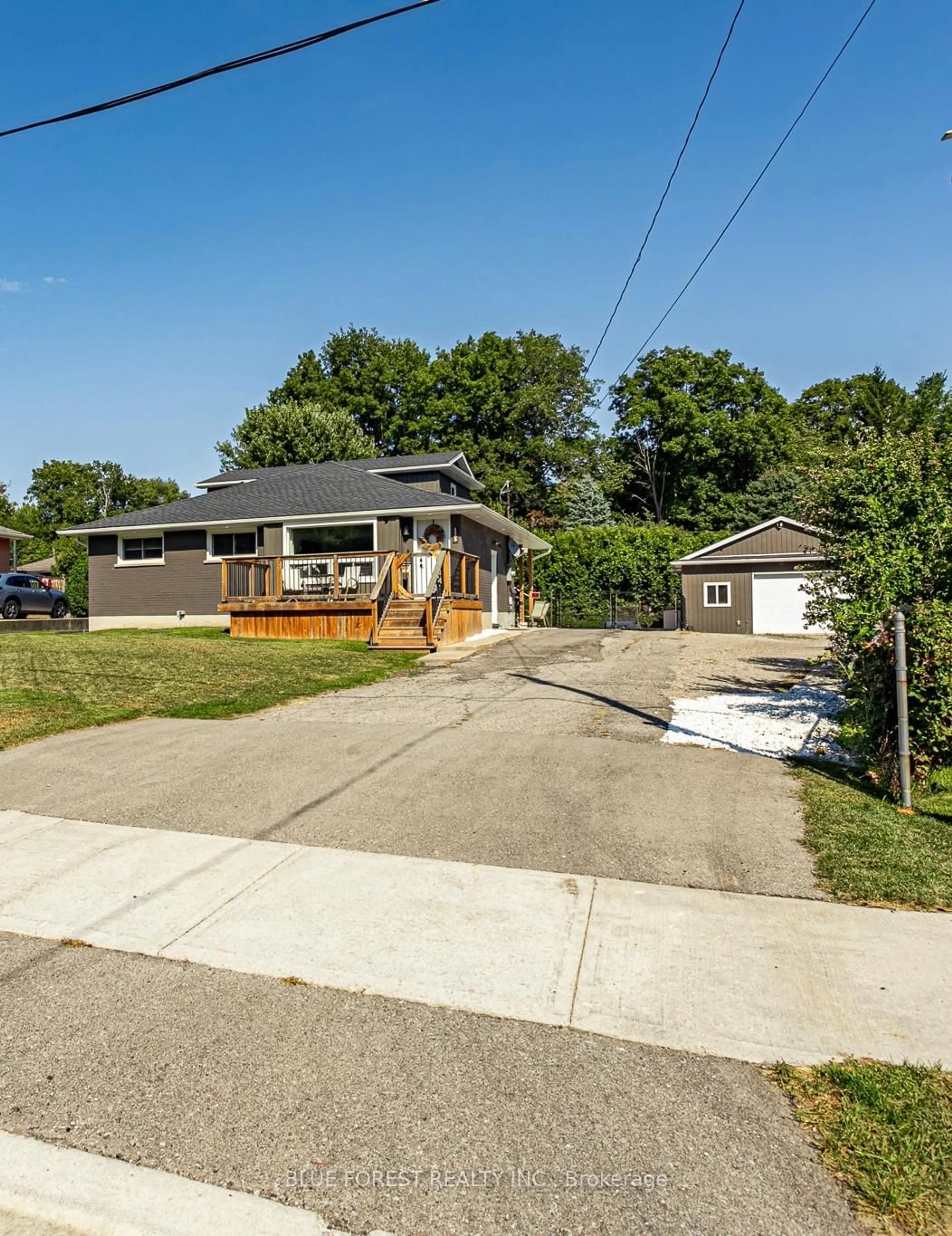 A pic from outside/outdoor area/front of a property/back of a property/a pic from drone, street for 178 Patricia Ave, Thames Centre Ontario N0L 1G1