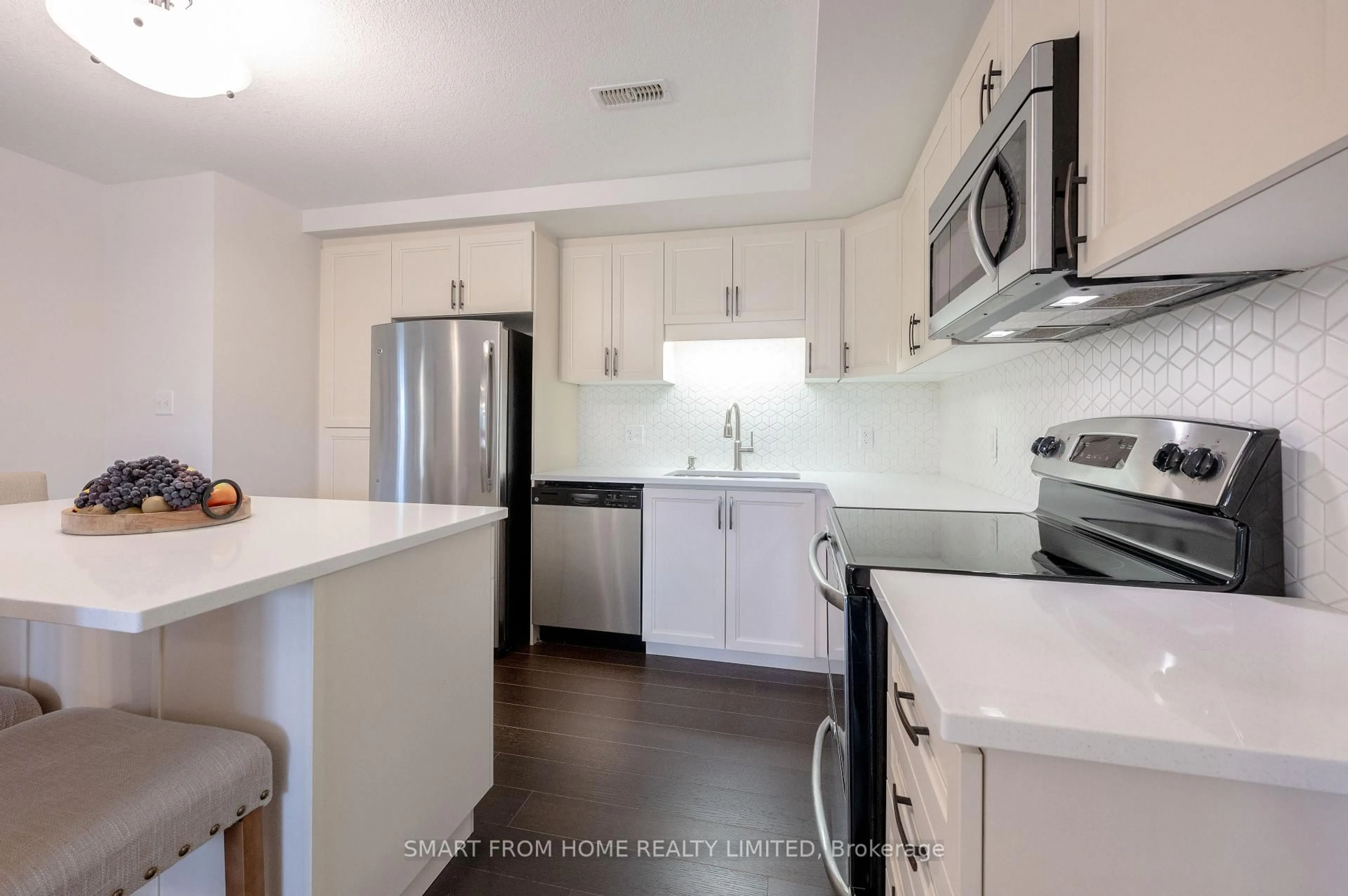 Standard kitchen, unknown for 255 Maitland St #2C, Kitchener Ontario N2R 0C8