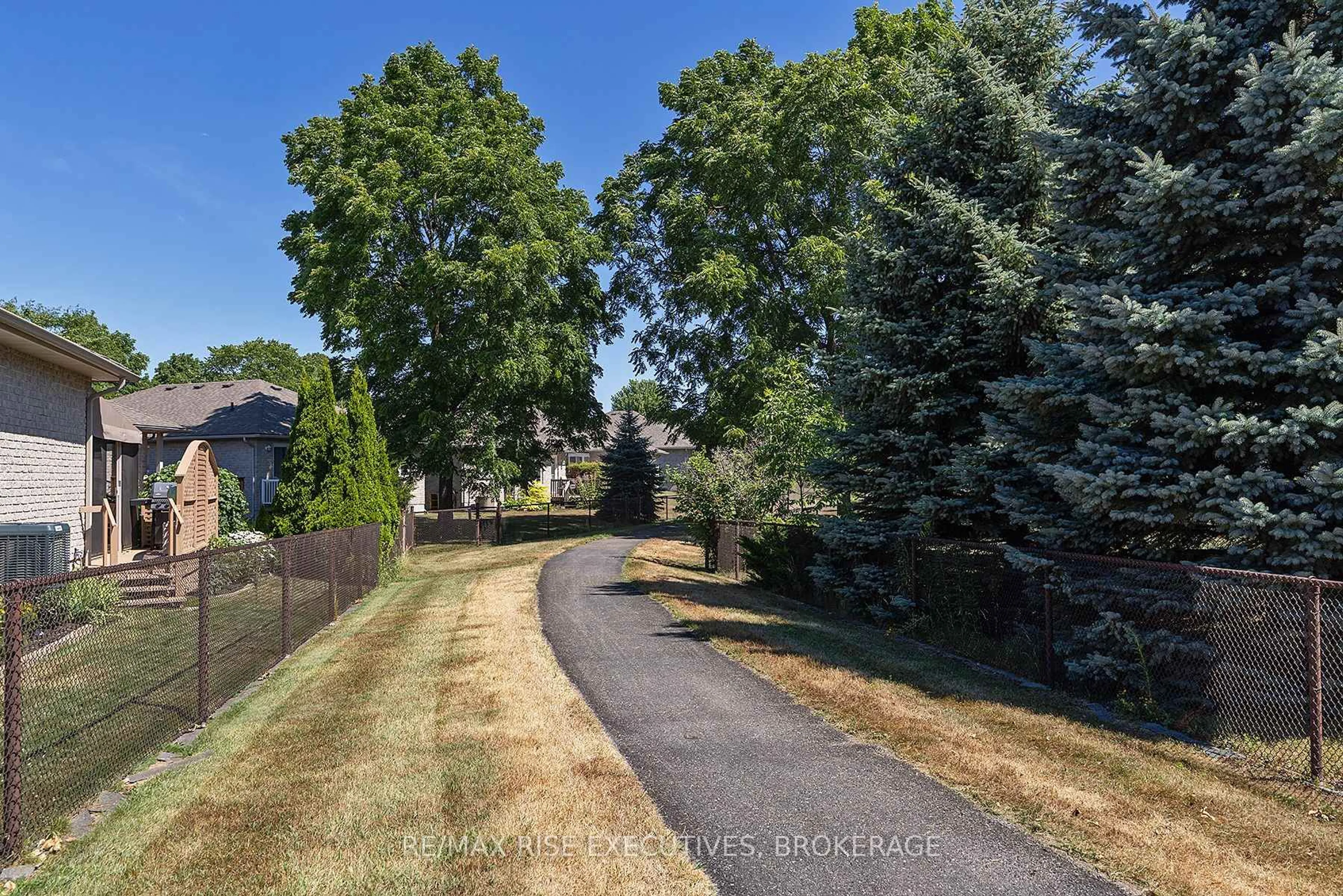 A pic from outside/outdoor area/front of a property/back of a property/a pic from drone, street for 118 Sheridan St, Kingston Ontario K7P 3H7