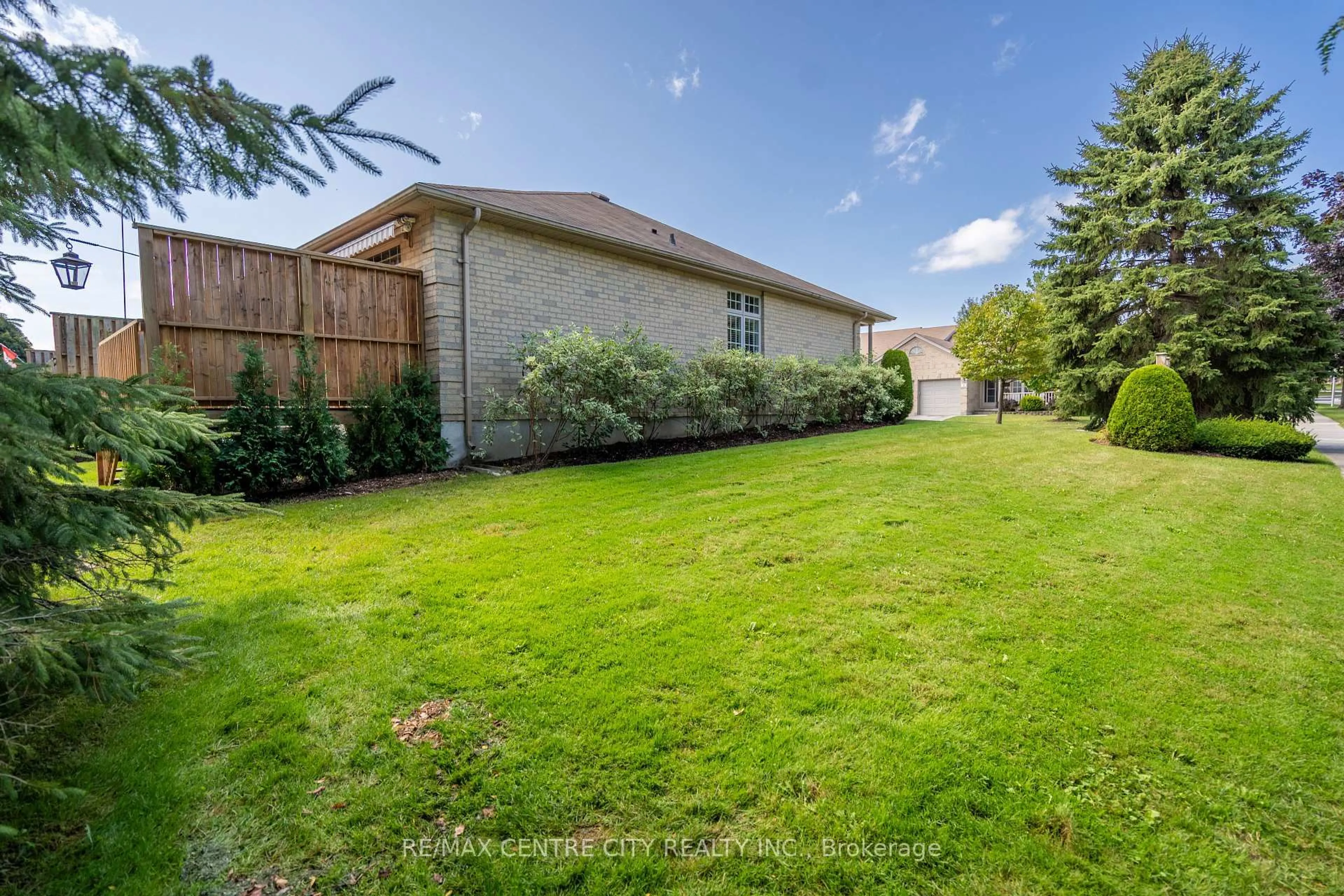 A pic from outside/outdoor area/front of a property/back of a property/a pic from drone, unknown for 7 Cadeau Terr #35, London South Ontario N6K 4S8