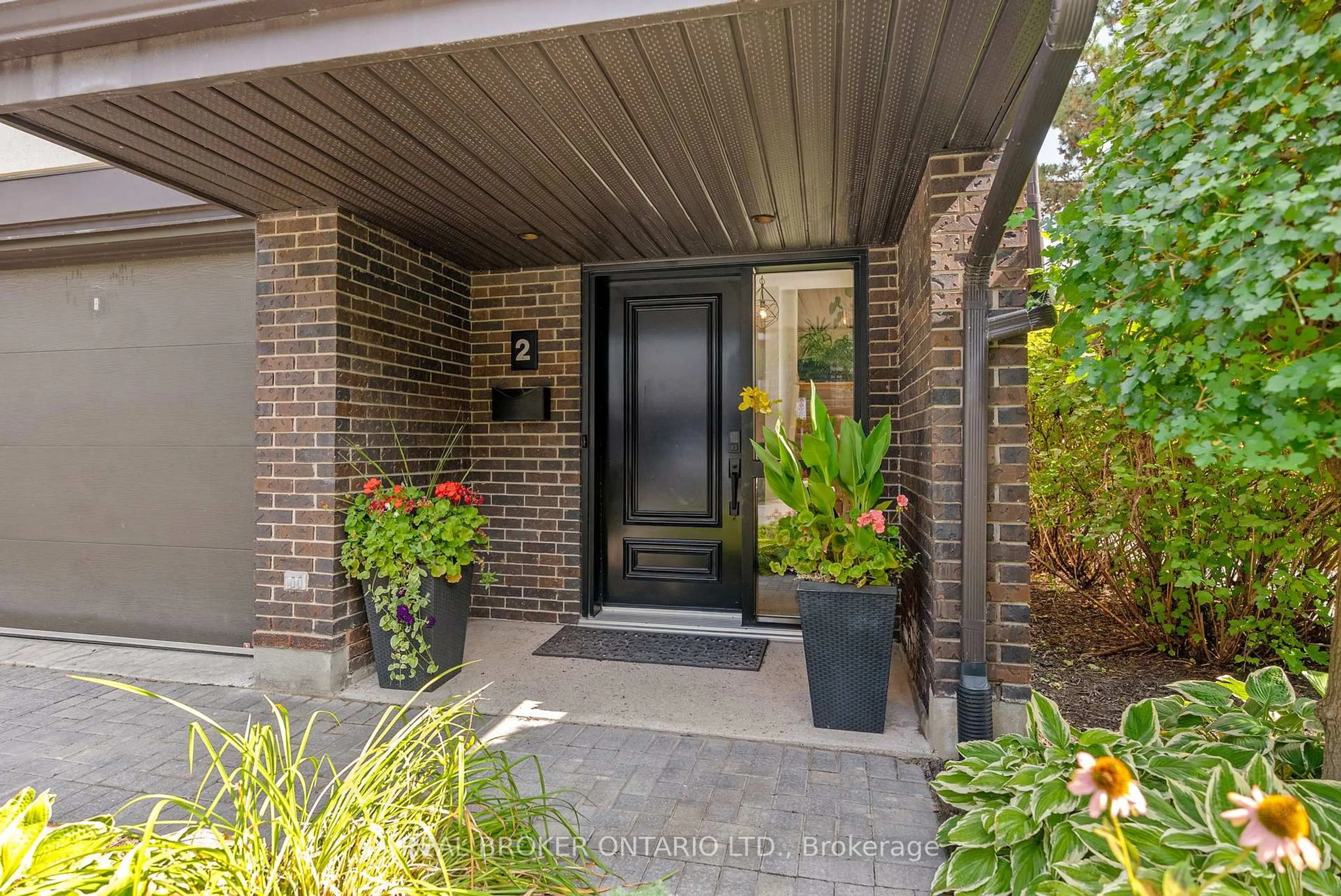 Indoor entryway for 655 Richmond Rd #2, Ottawa Ontario K2A 3Y3