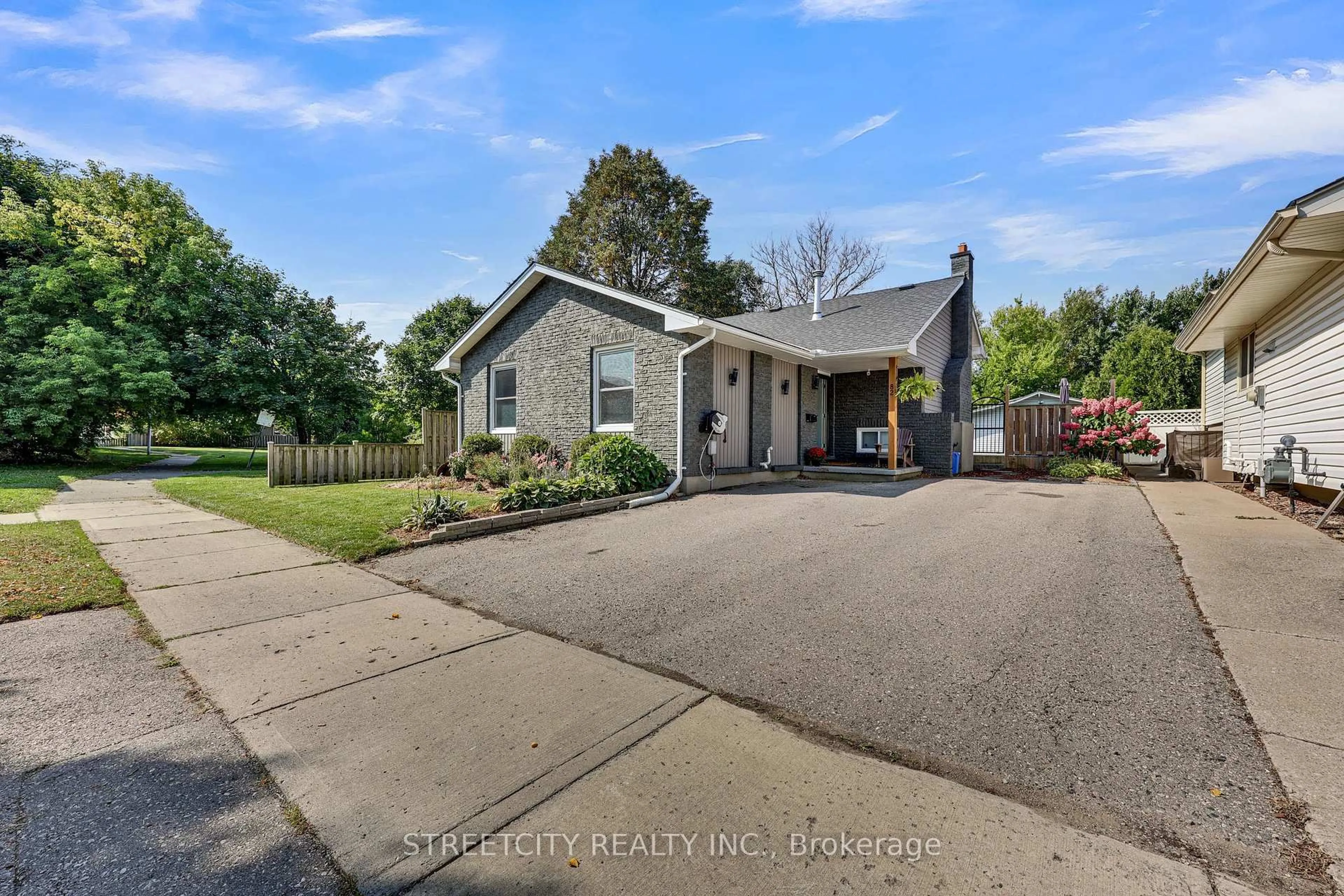 A pic from outside/outdoor area/front of a property/back of a property/a pic from drone, street for 82 Alayne Cres, London South Ontario N6E 2A3