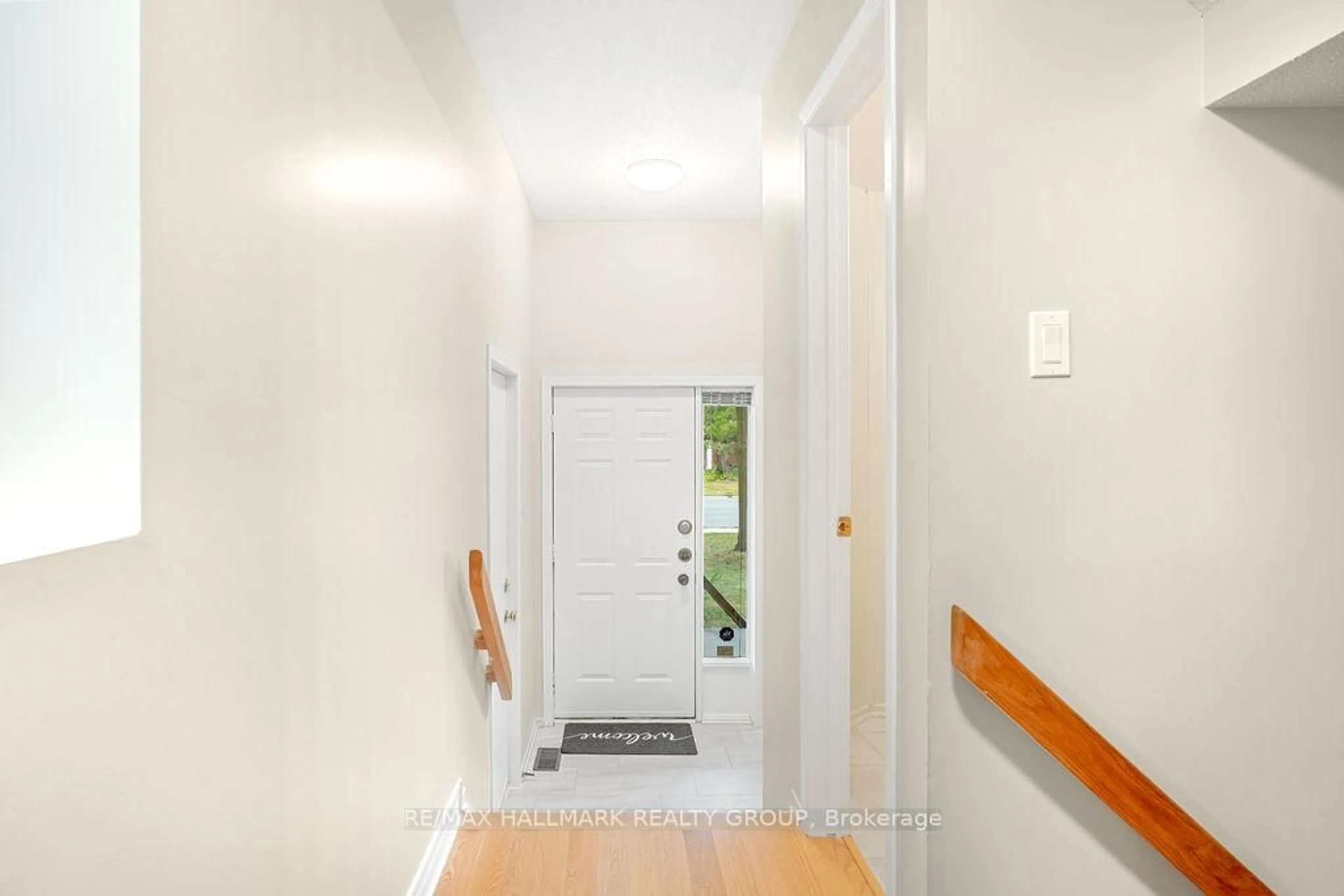 Indoor entryway for 199 Tartan Dr, Nepean Ontario K2J 3S3
