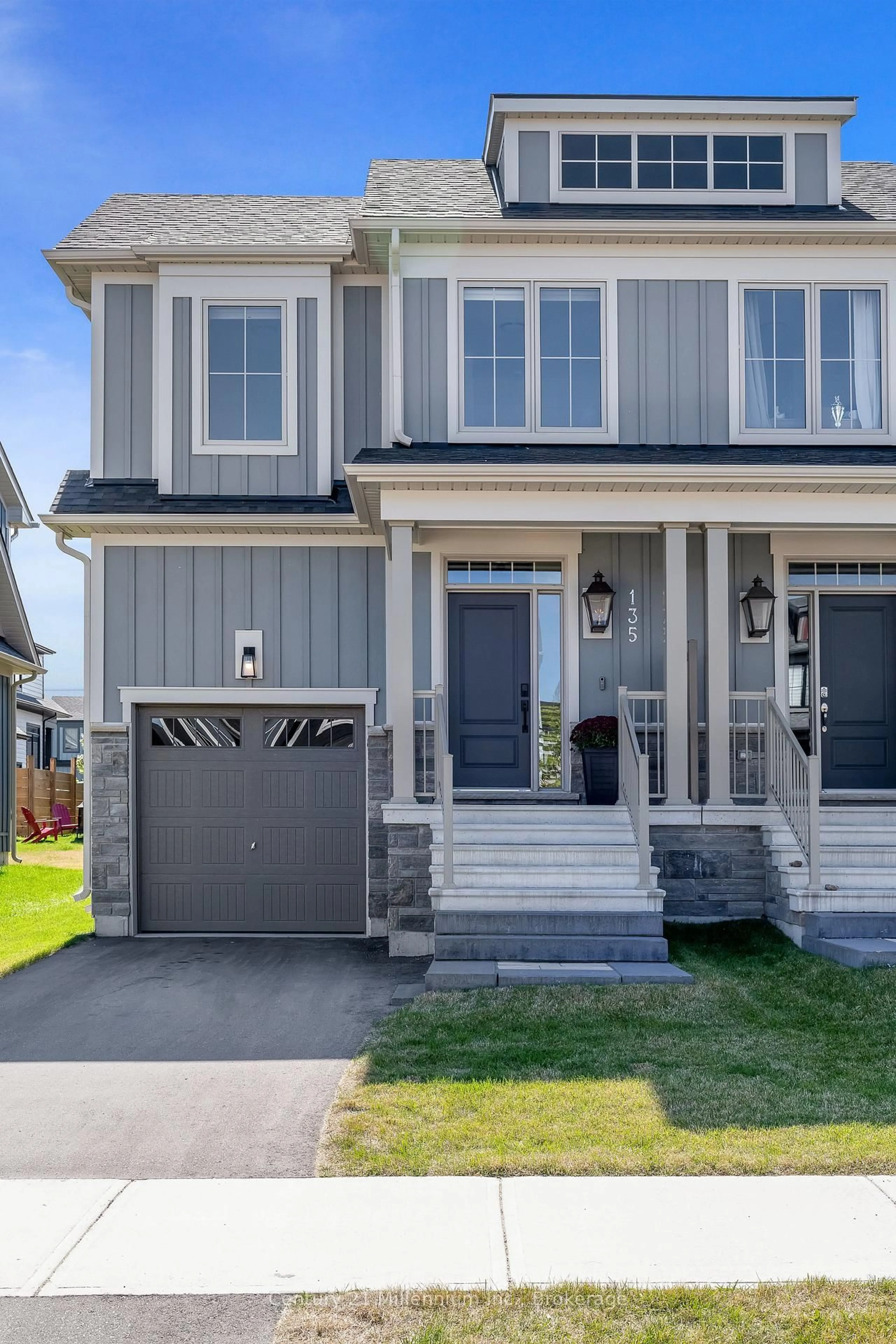 Home with vinyl exterior material, street for 135 Courtland St, Blue Mountains Ontario L9Y 0R4