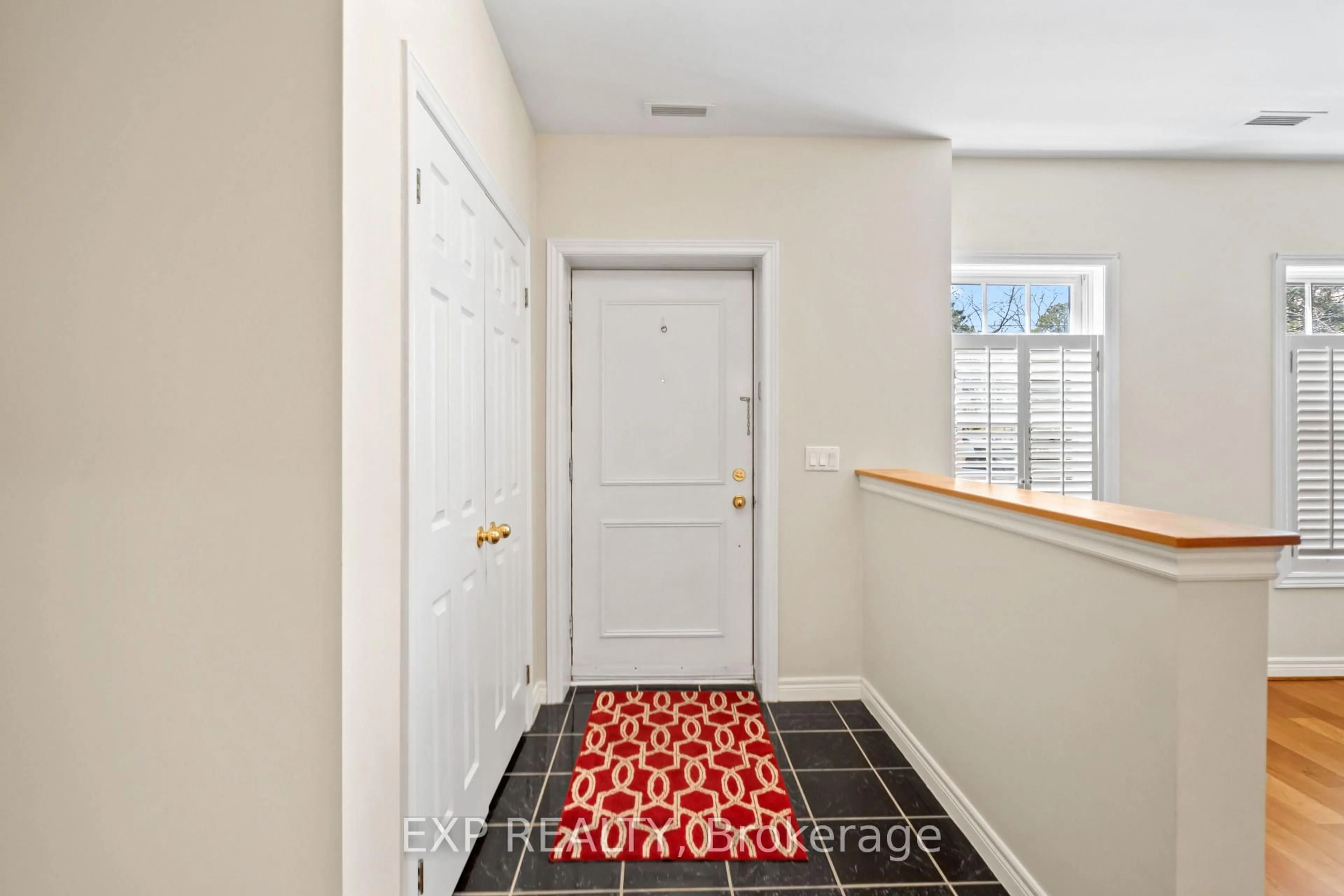 Indoor entryway for 134 Hibernia St, Cobourg Ontario K9A 3J8