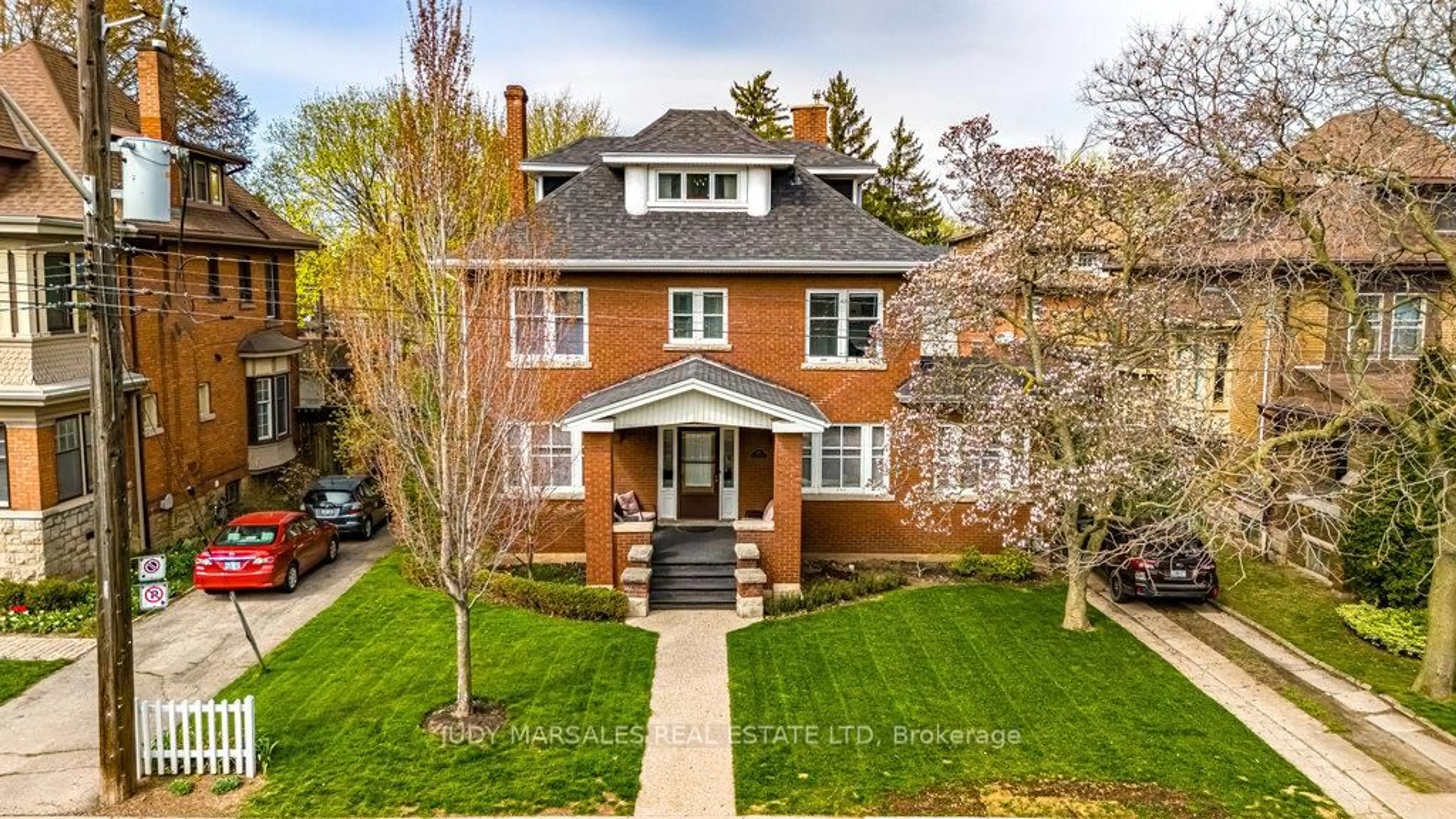 Home with brick exterior material, street for 125 Delaware Ave, Hamilton Ontario L8M 1V2