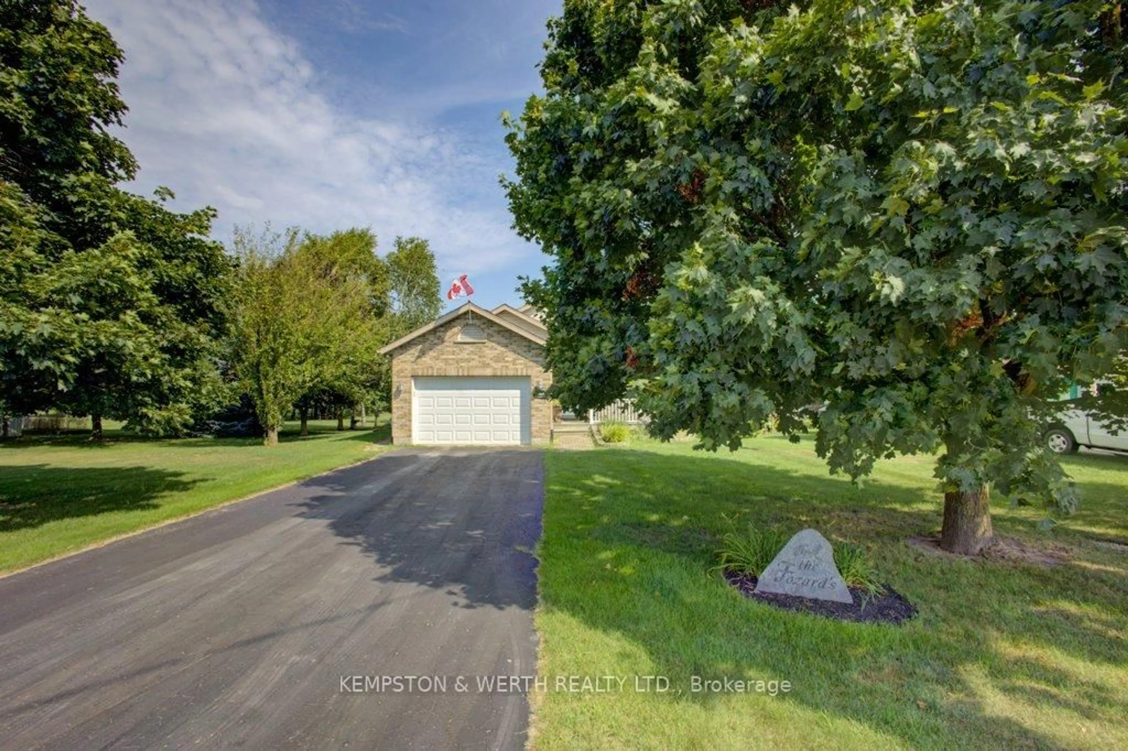 A pic from outside/outdoor area/front of a property/back of a property/a pic from drone, unknown for 1069 McLaughlin St, Howick Ontario N0G 2X0
