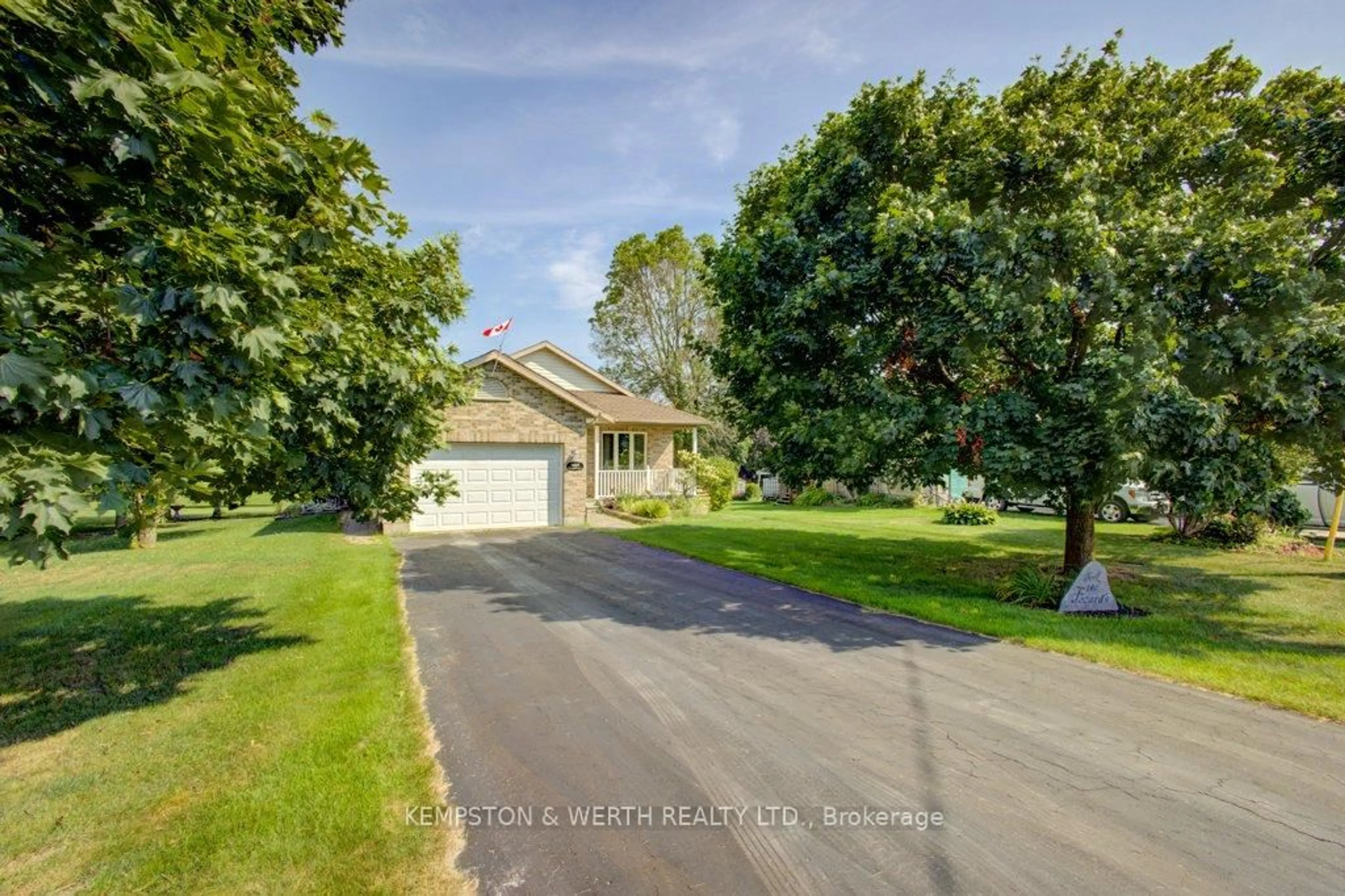 A pic from outside/outdoor area/front of a property/back of a property/a pic from drone, street for 1069 McLaughlin St, Howick Ontario N0G 2X0