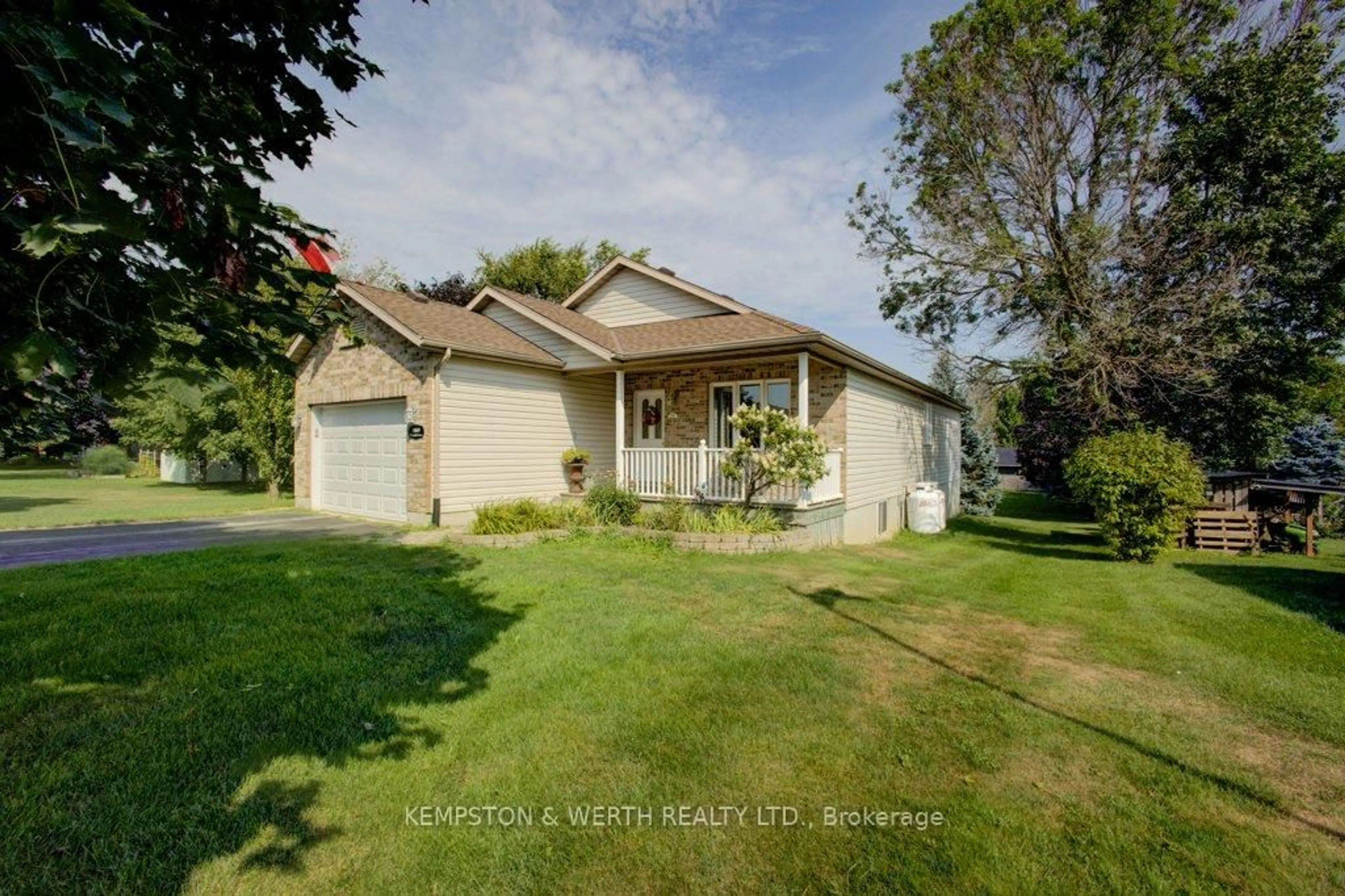 A pic from outside/outdoor area/front of a property/back of a property/a pic from drone, street for 1069 McLaughlin St, Howick Ontario N0G 2X0