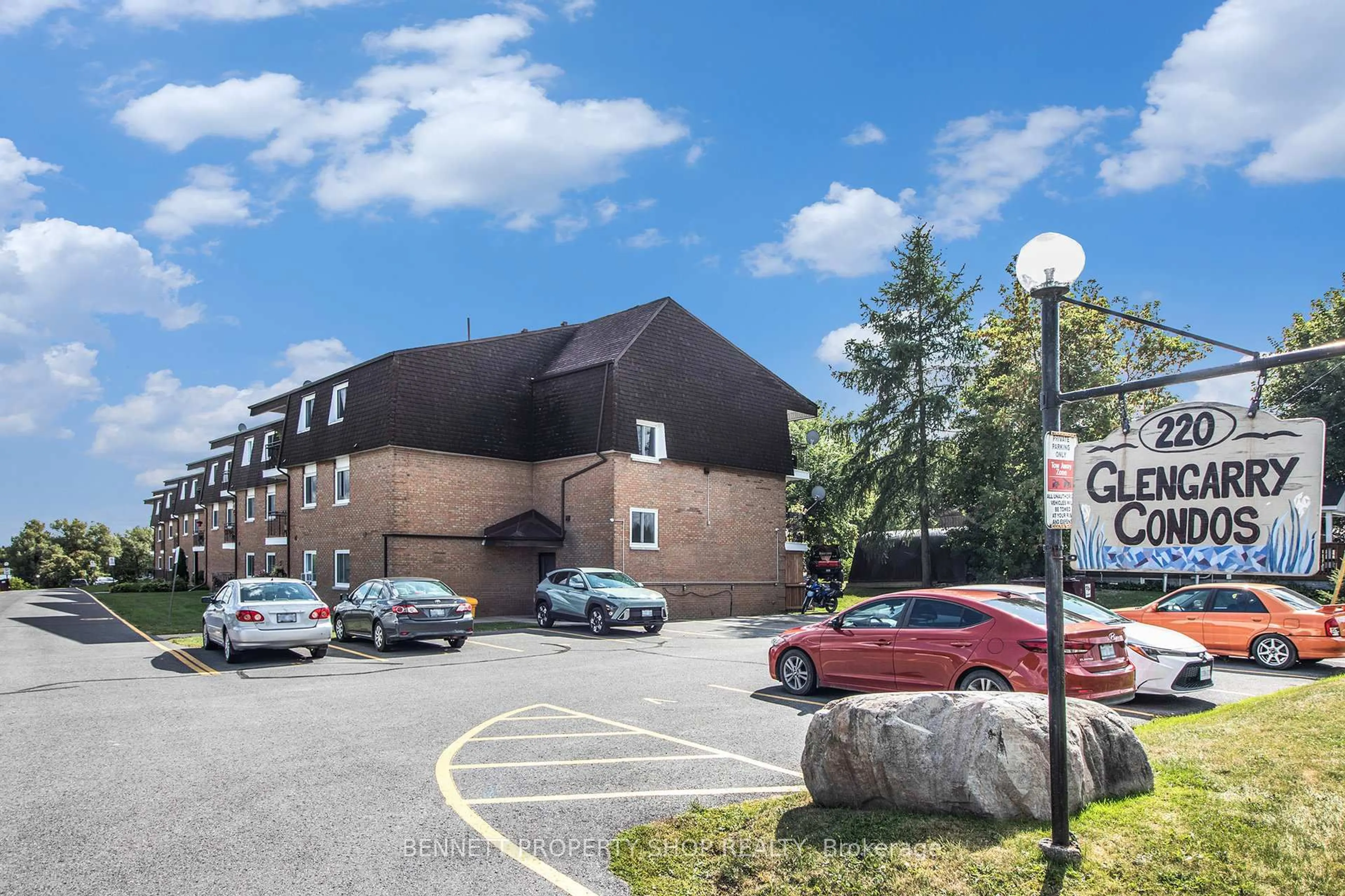 Parking for 220 Kenyon St St #unit #307, North Glengarry Ontario K0C 1A0