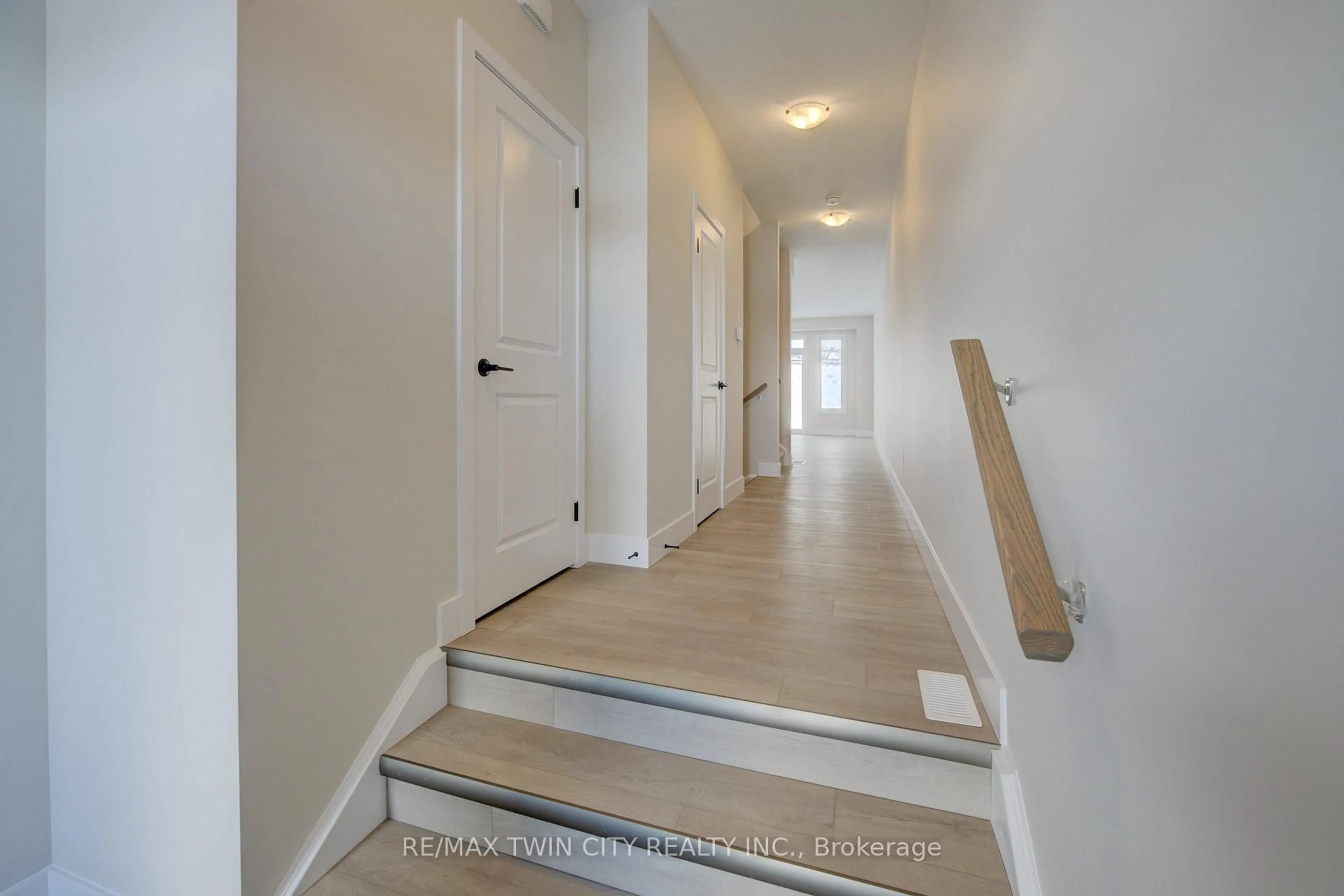 Indoor entryway for 163 Dunnigan Dr, Kitchener Ontario N2B 0B1