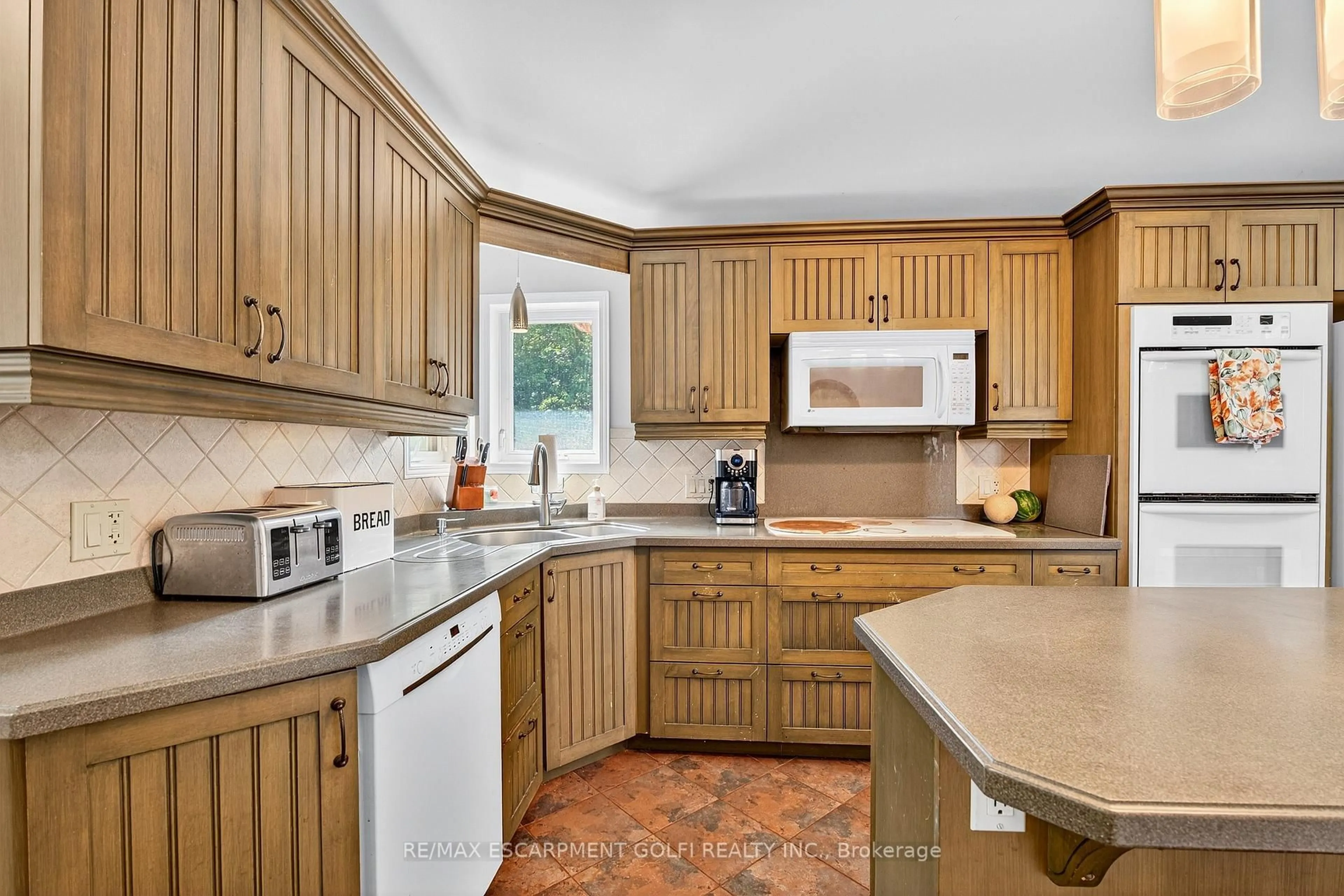 Unknown for 1671 Third Street Louth, St. Catharines Ontario L2R 6P9