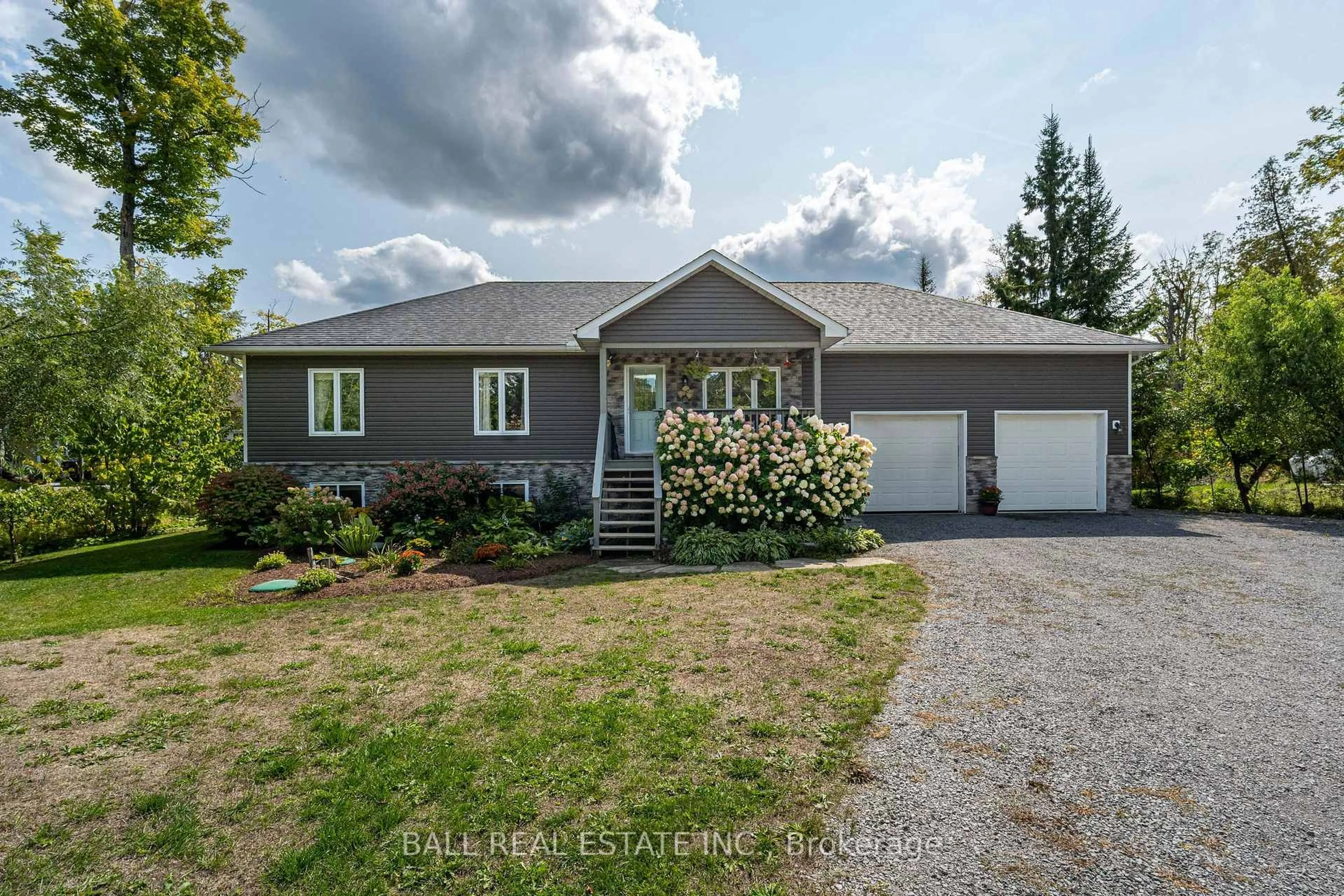 A pic from outside/outdoor area/front of a property/back of a property/a pic from drone, street for 47 Sumcot Dr, Trent Lakes Ontario K0L 1J0