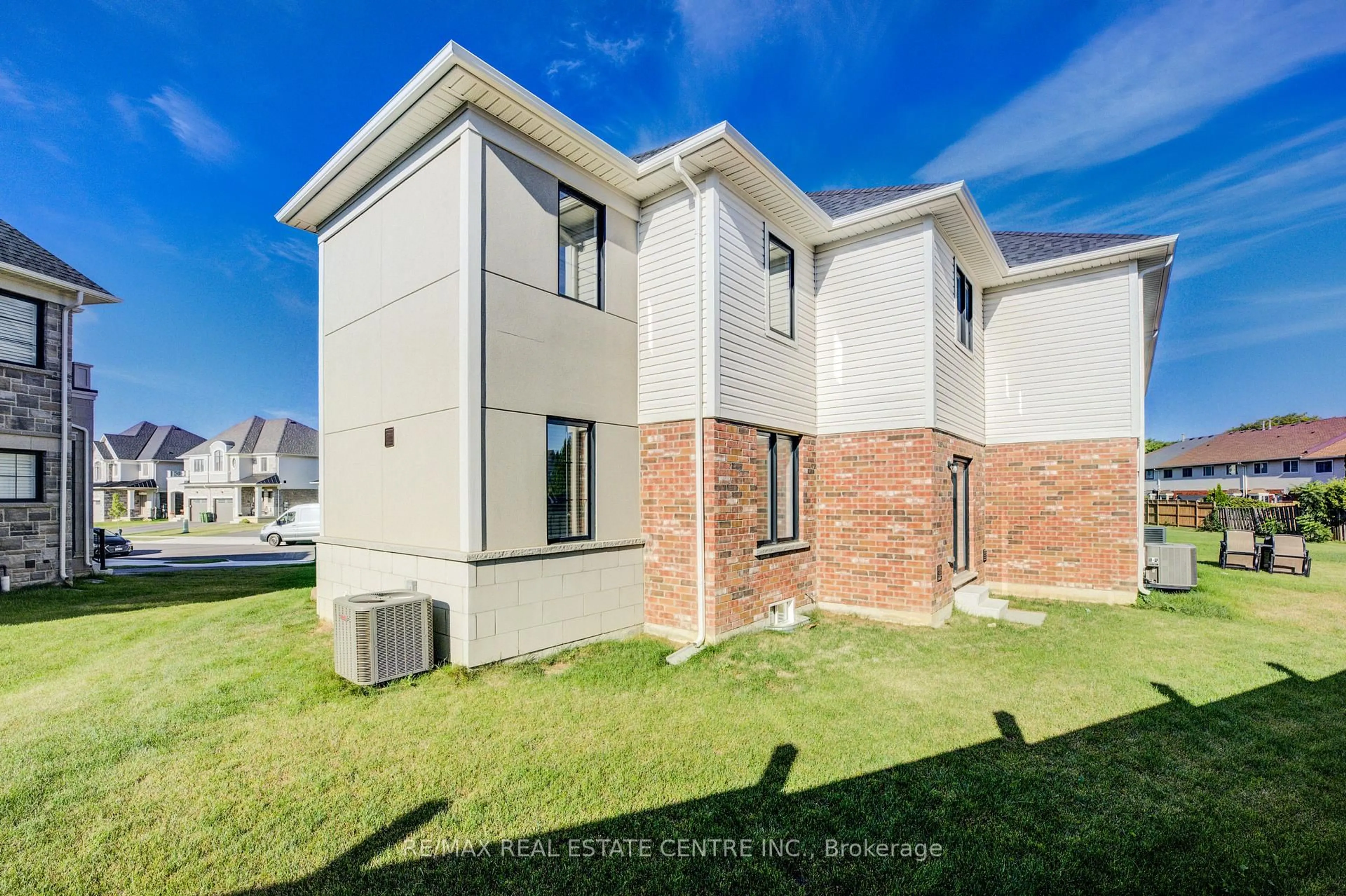 Home with brick exterior material, building for 43 Genoa Dr, Hamilton Ontario L9B 0K1