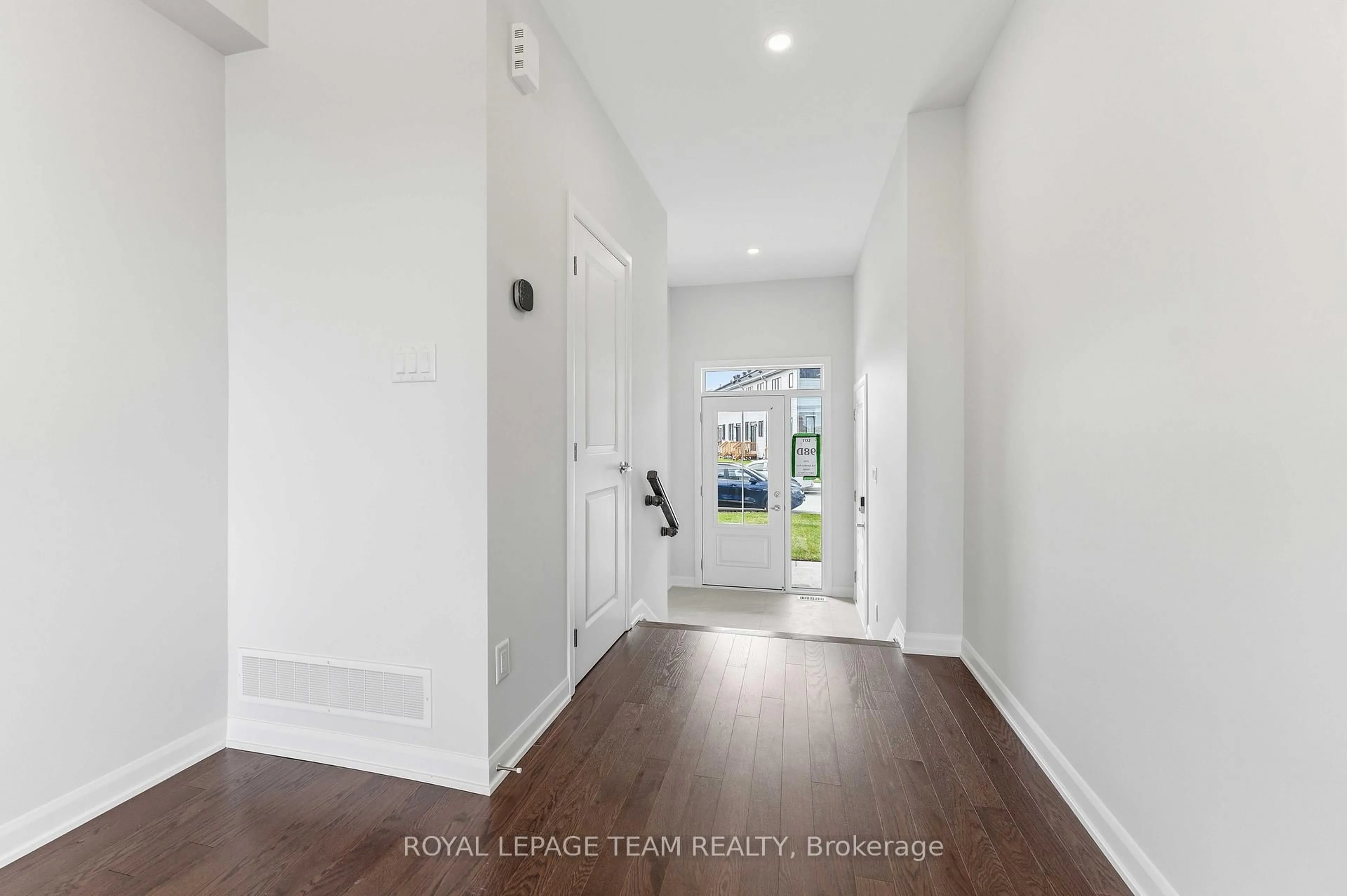 Indoor entryway for 764 Fairline Row, Kanata Ontario K2V 0V7