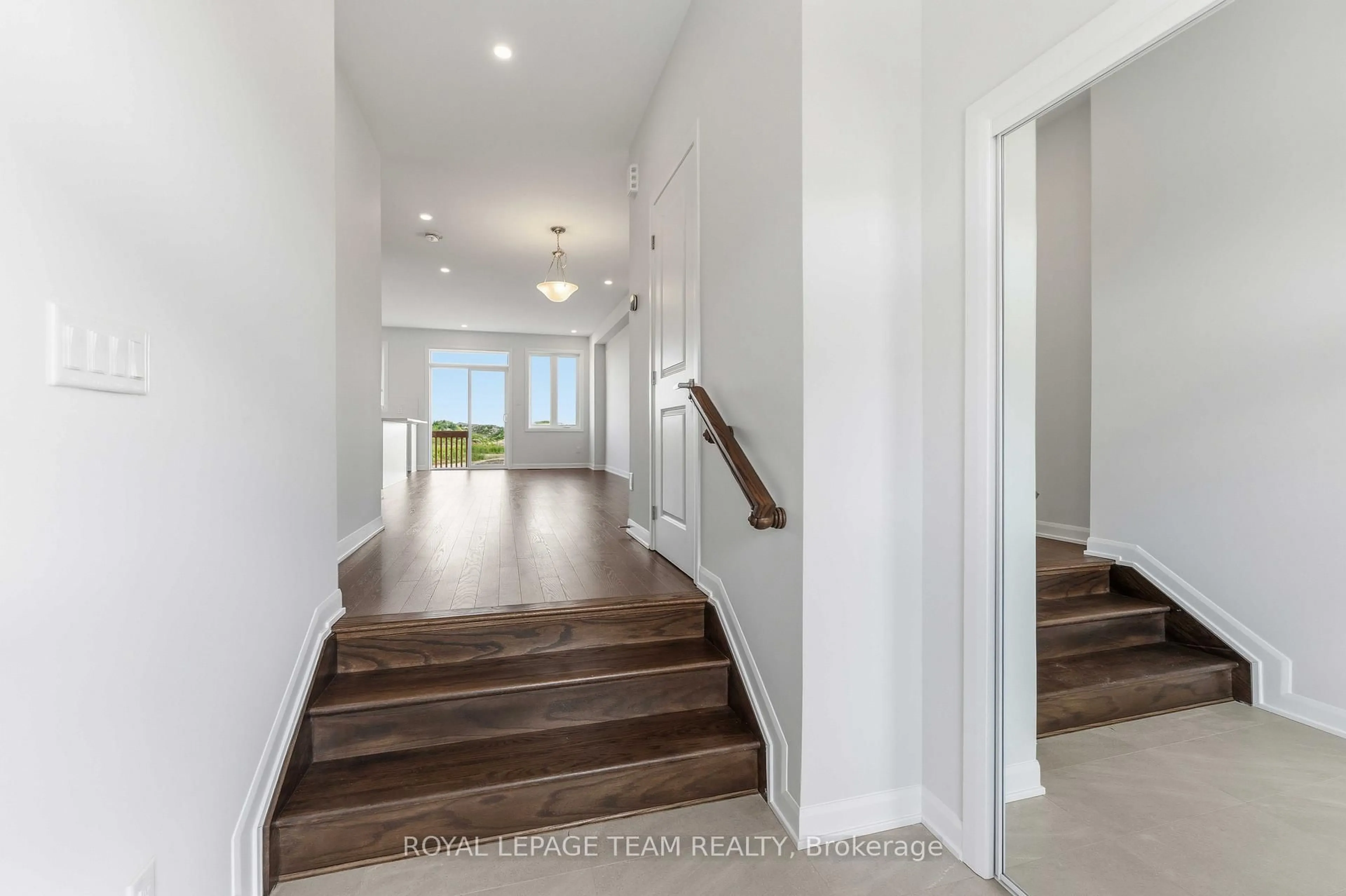 Indoor entryway for 764 Fairline Row, Kanata Ontario K2V 0V7