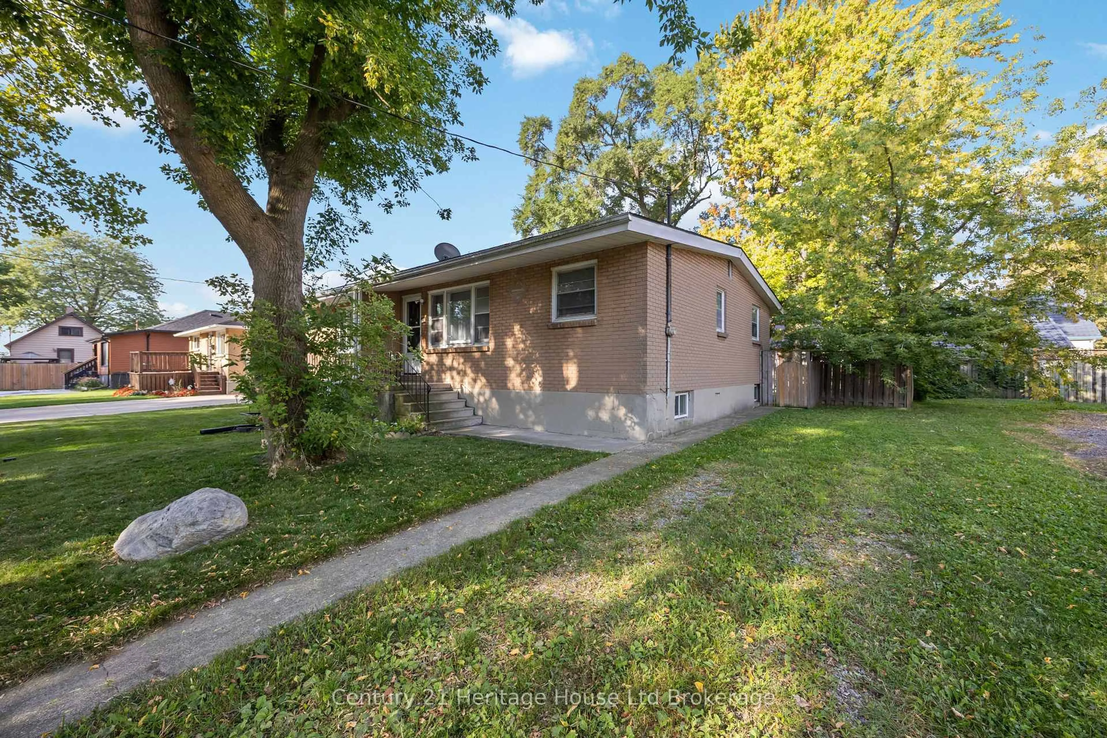 Patio, street for 115 Sutton St, Sarnia Ontario N7T 3S4