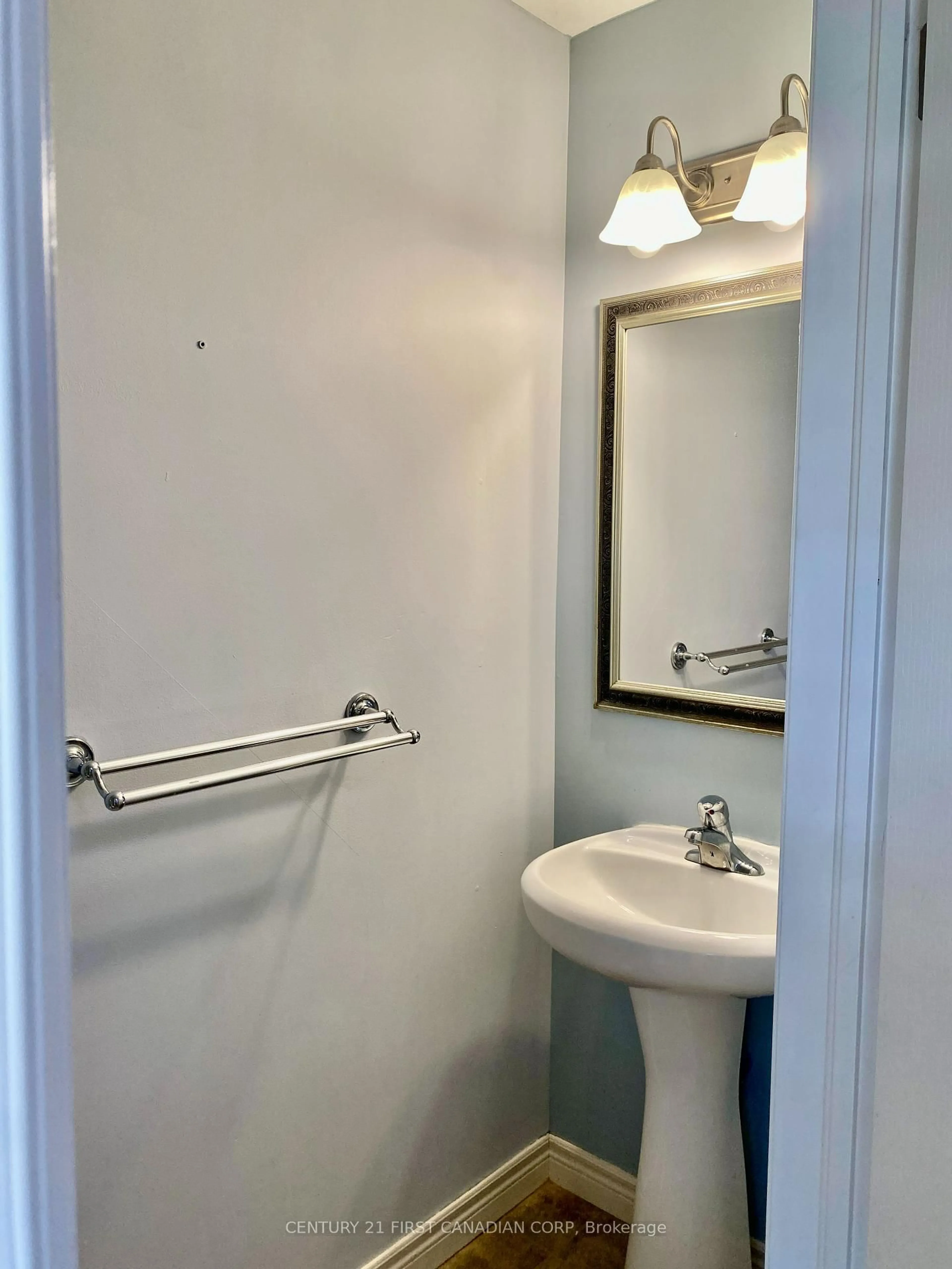 Standard bathroom, unknown for 1678 BLACKMAPLE Cres, London East Ontario N5Y 6L6