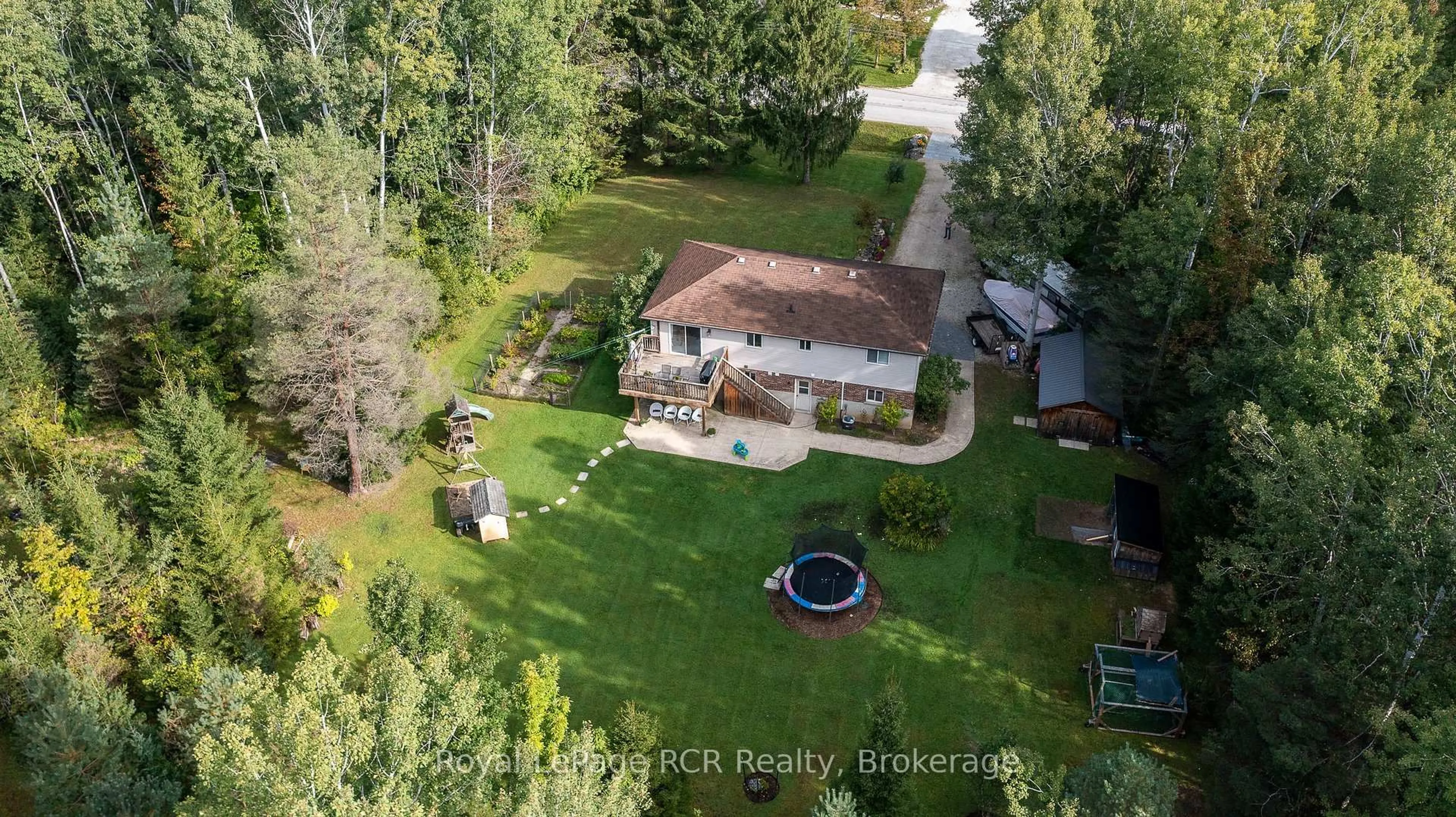 A pic from outside/outdoor area/front of a property/back of a property/a pic from drone, unknown for 876 27th St, Georgian Bluffs Ontario N4K 6V5