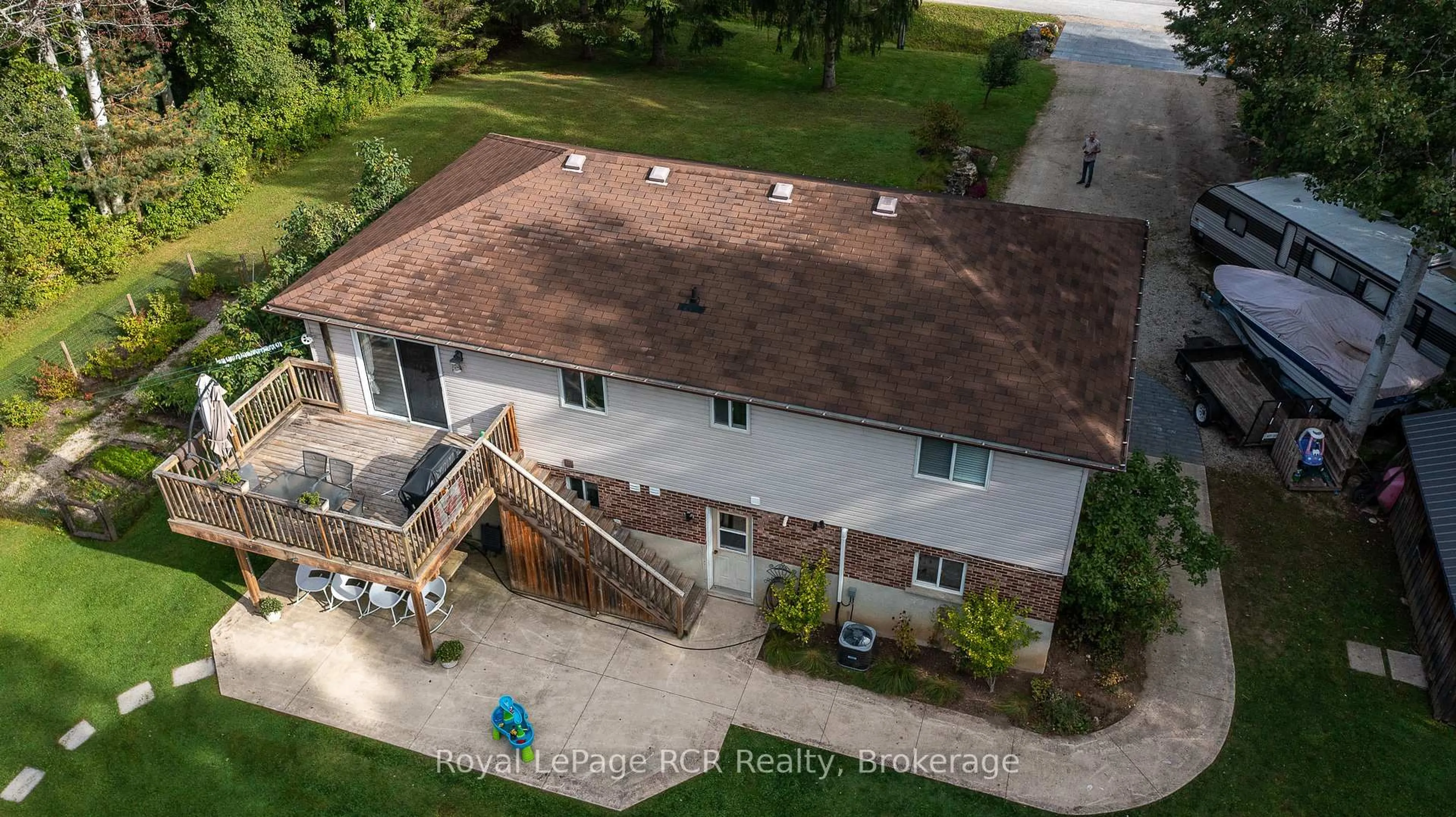 A pic from outside/outdoor area/front of a property/back of a property/a pic from drone, unknown for 876 27th St, Georgian Bluffs Ontario N4K 6V5