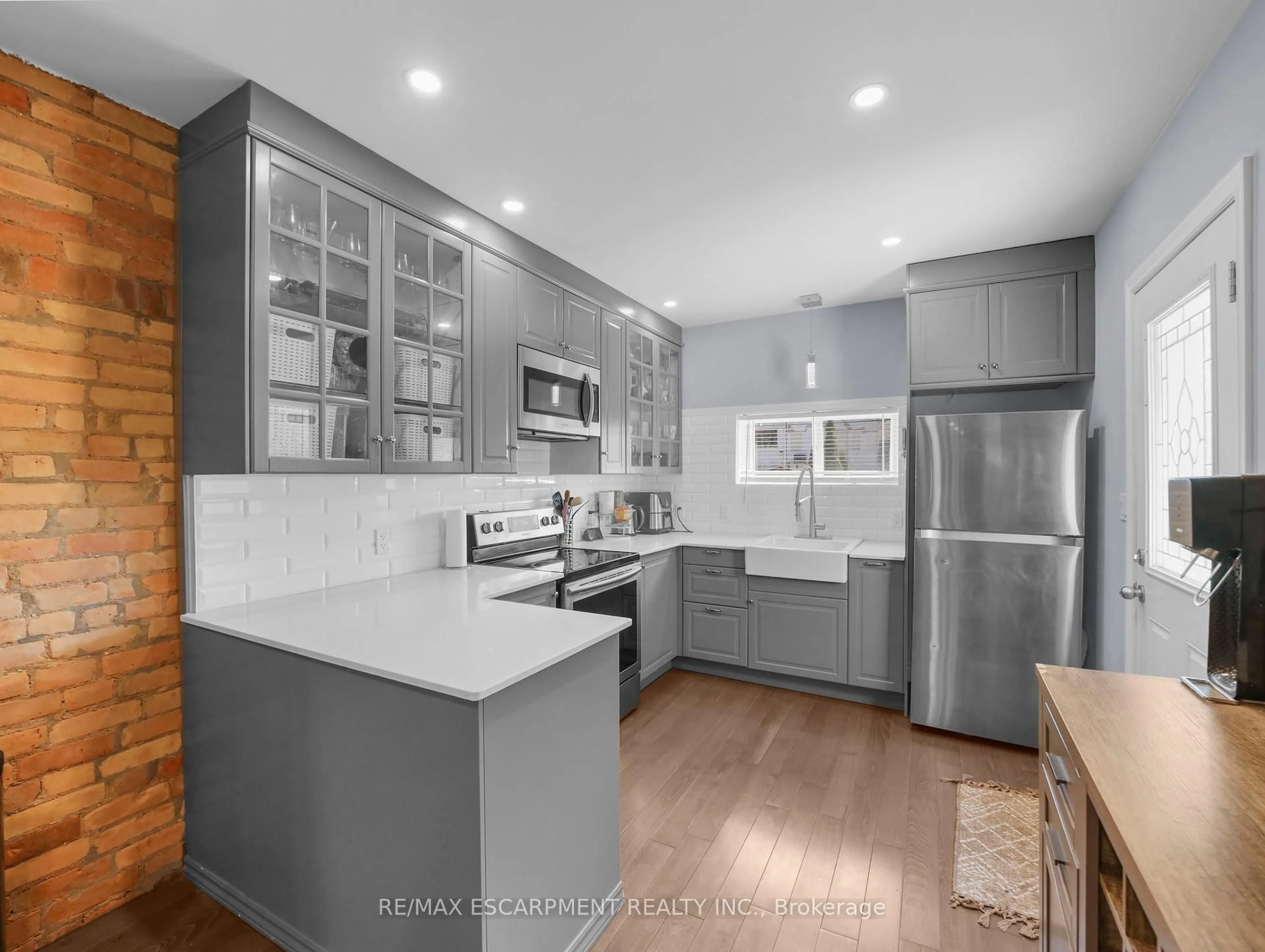 Contemporary kitchen, unknown for 114 BURTON St, Hamilton Ontario L8L 3R5