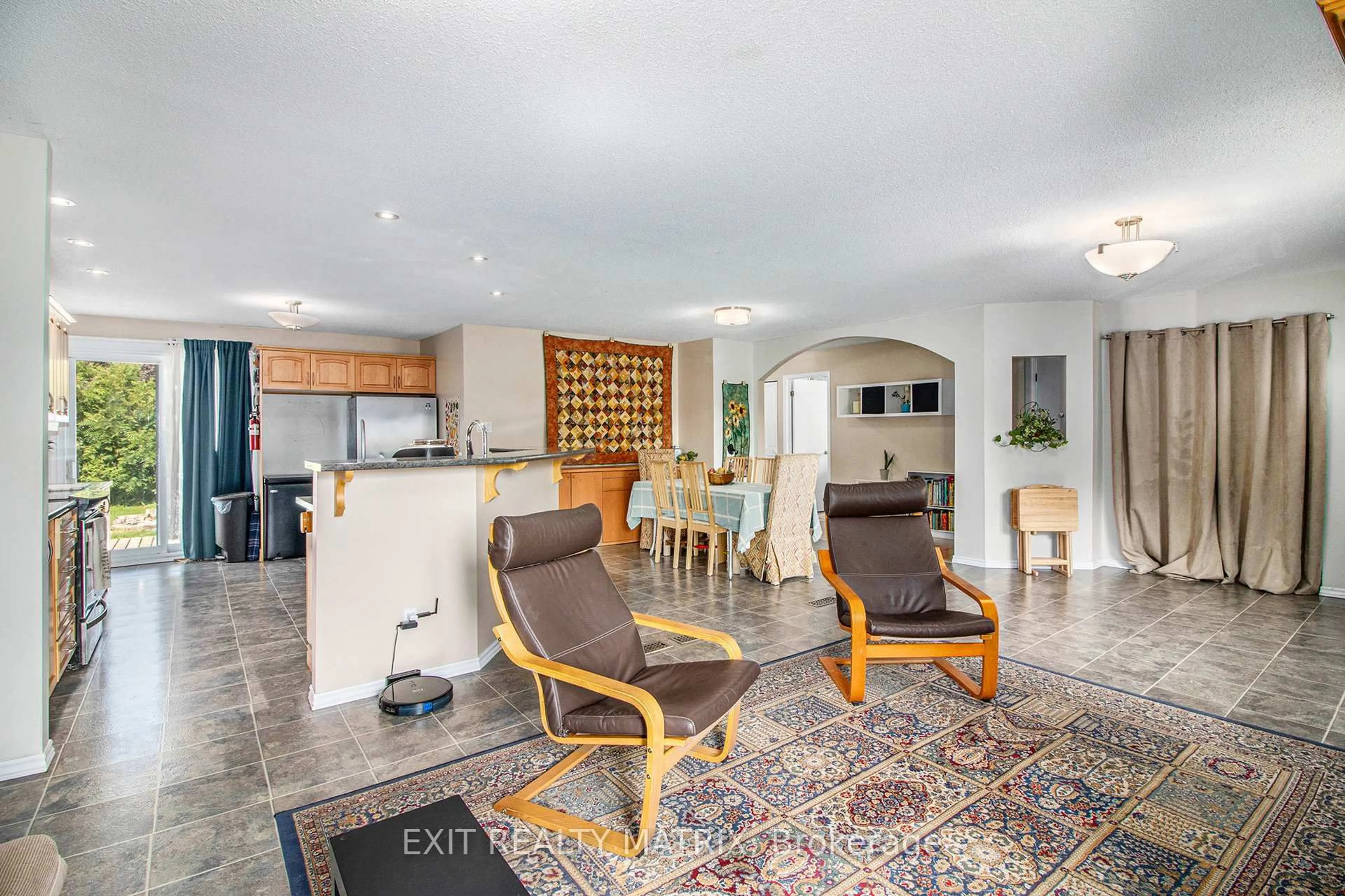 Unknown for 73 George St, Russell Ontario K4R 1C2