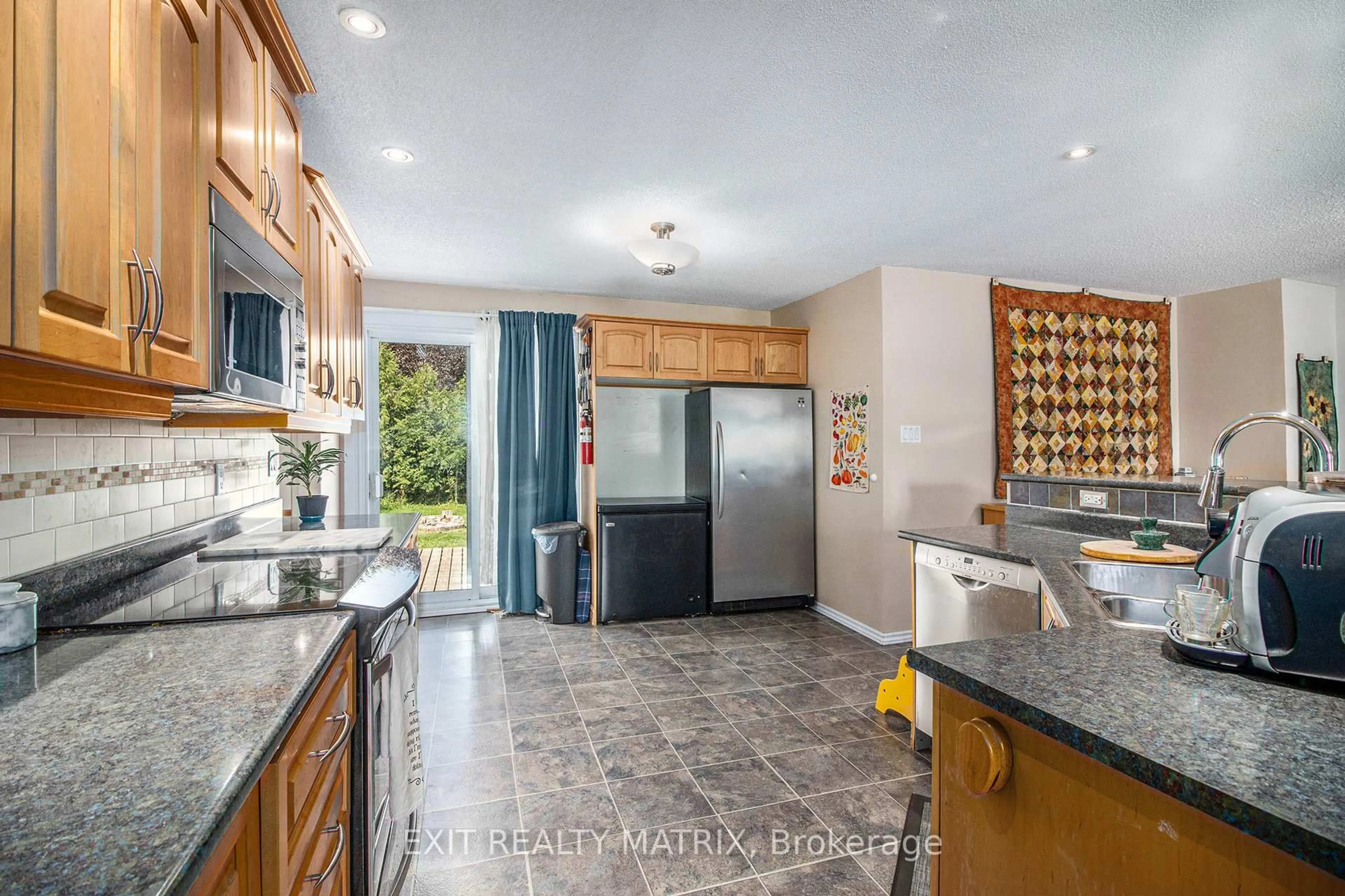 Unknown for 73 George St, Russell Ontario K4R 1C2