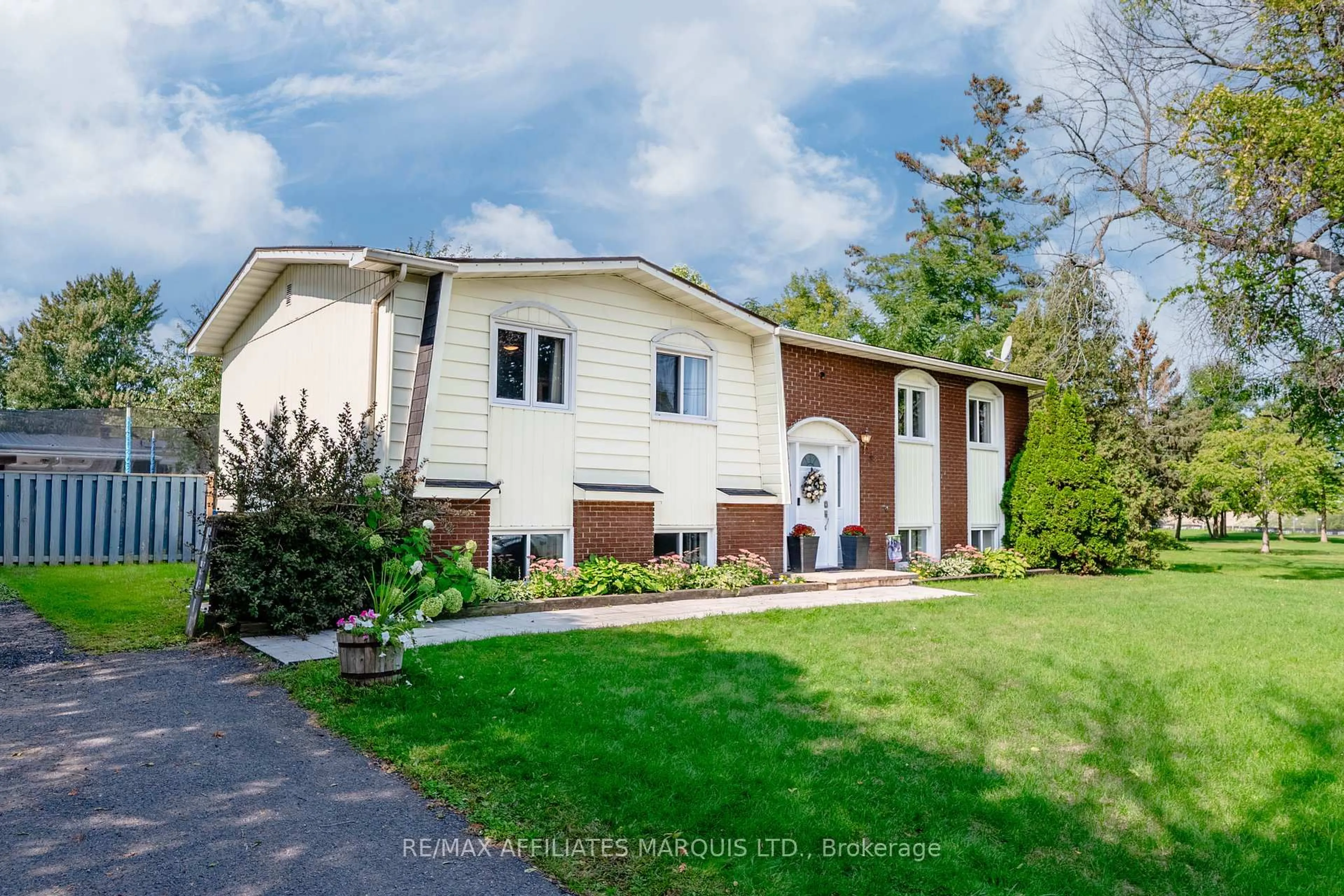 Home with vinyl exterior material, street for 28 Broad St, South Glengarry Ontario K0C 1N0
