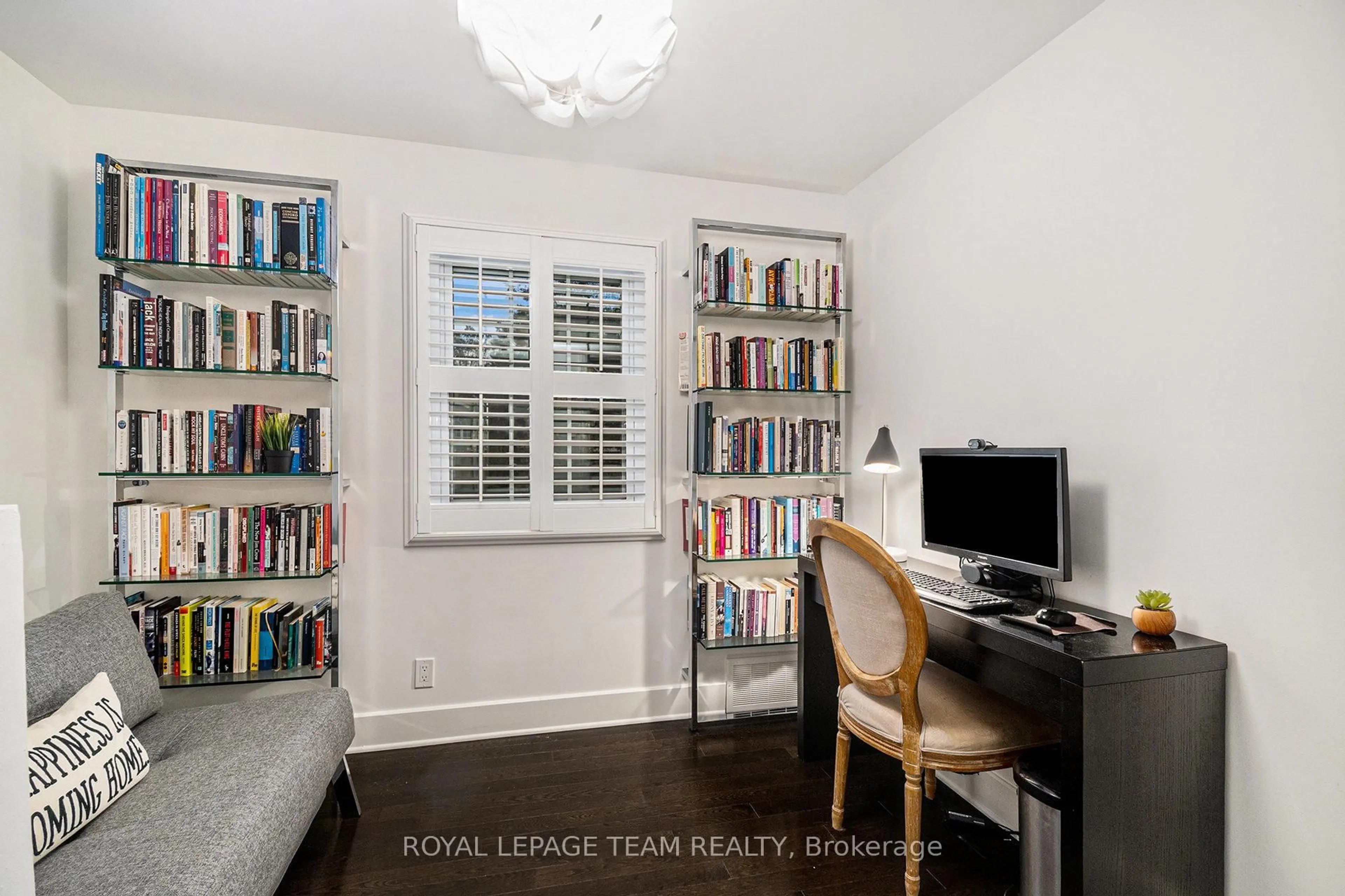 A pic of a room for 50 Kilbarry Cres, Rockland Ontario K1K 0H1