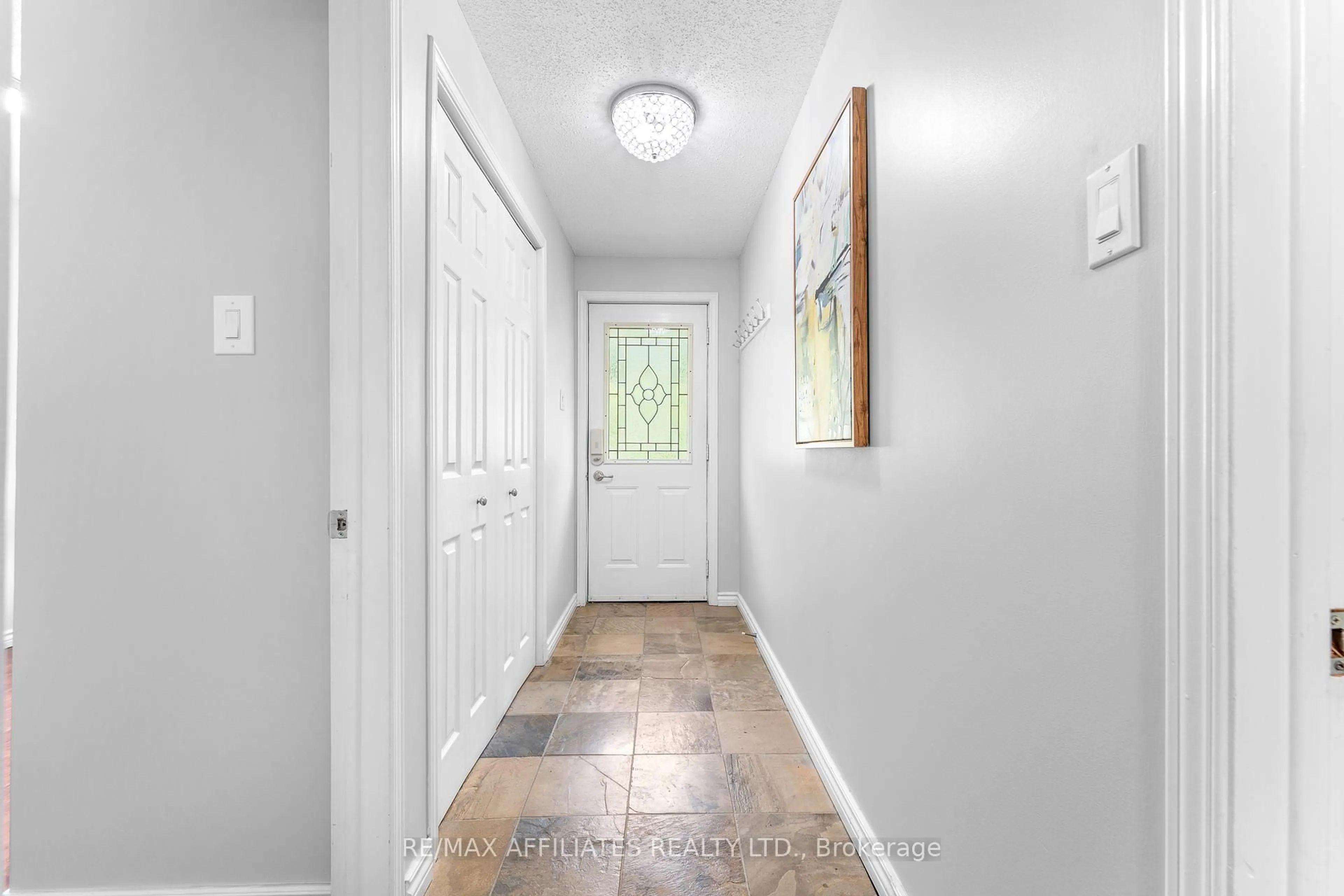 Indoor entryway for 1278 Bayview Dr, Ottawa Ontario K0A 3M0