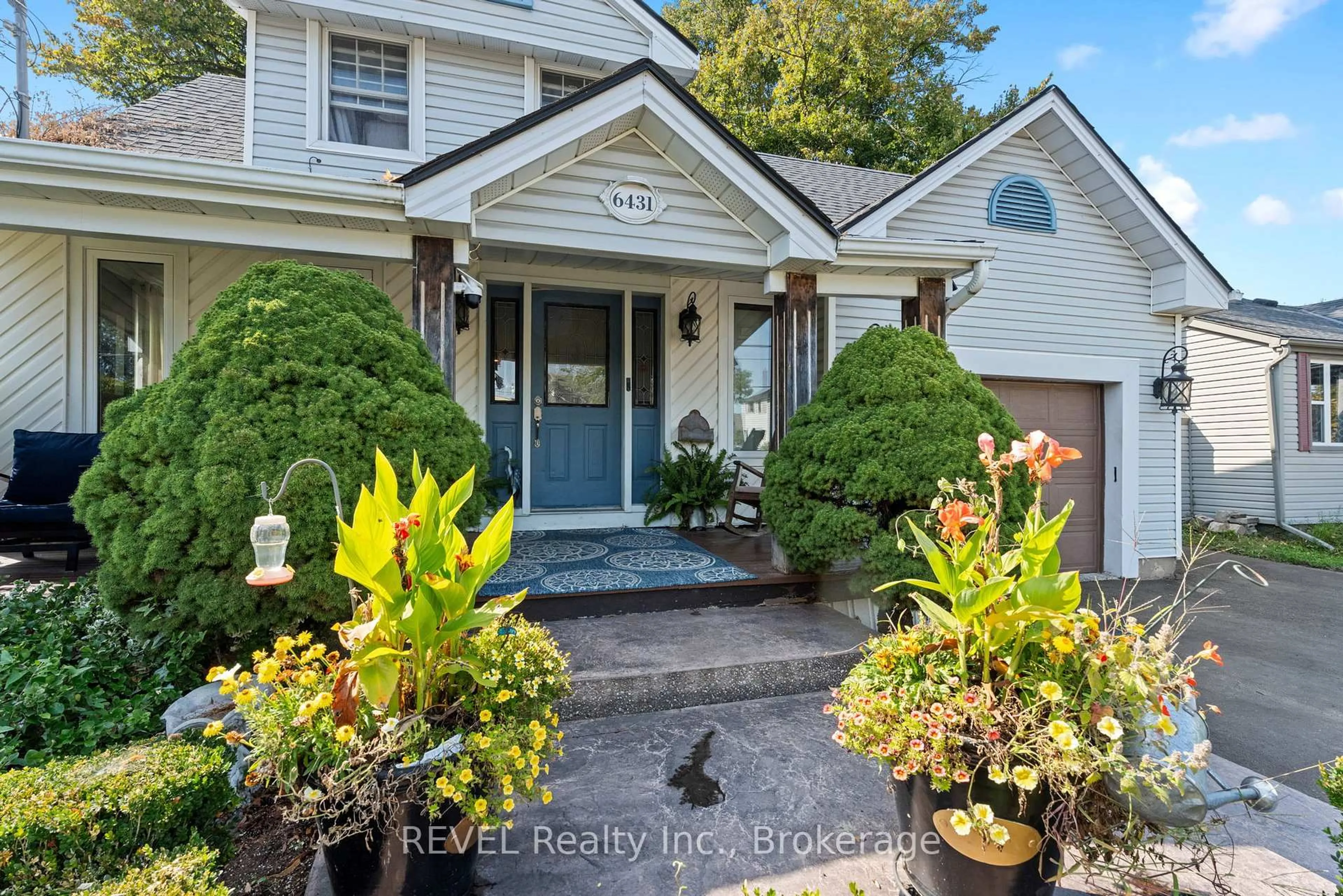 Indoor entryway for 6431 Montrose Rd, Niagara Falls Ontario L2H 1M1