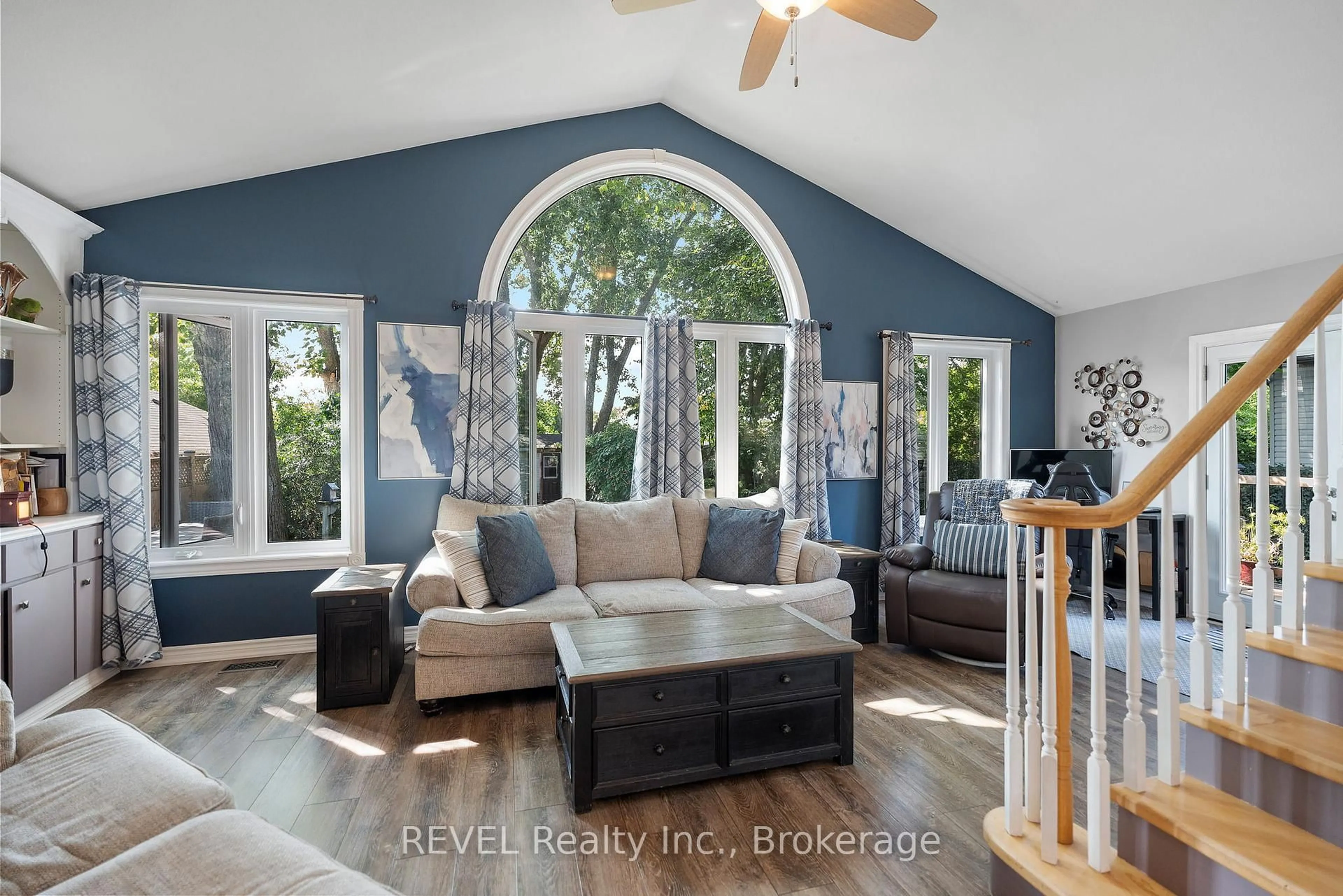 Living room with furniture, unknown for 6431 Montrose Rd, Niagara Falls Ontario L2H 1M1