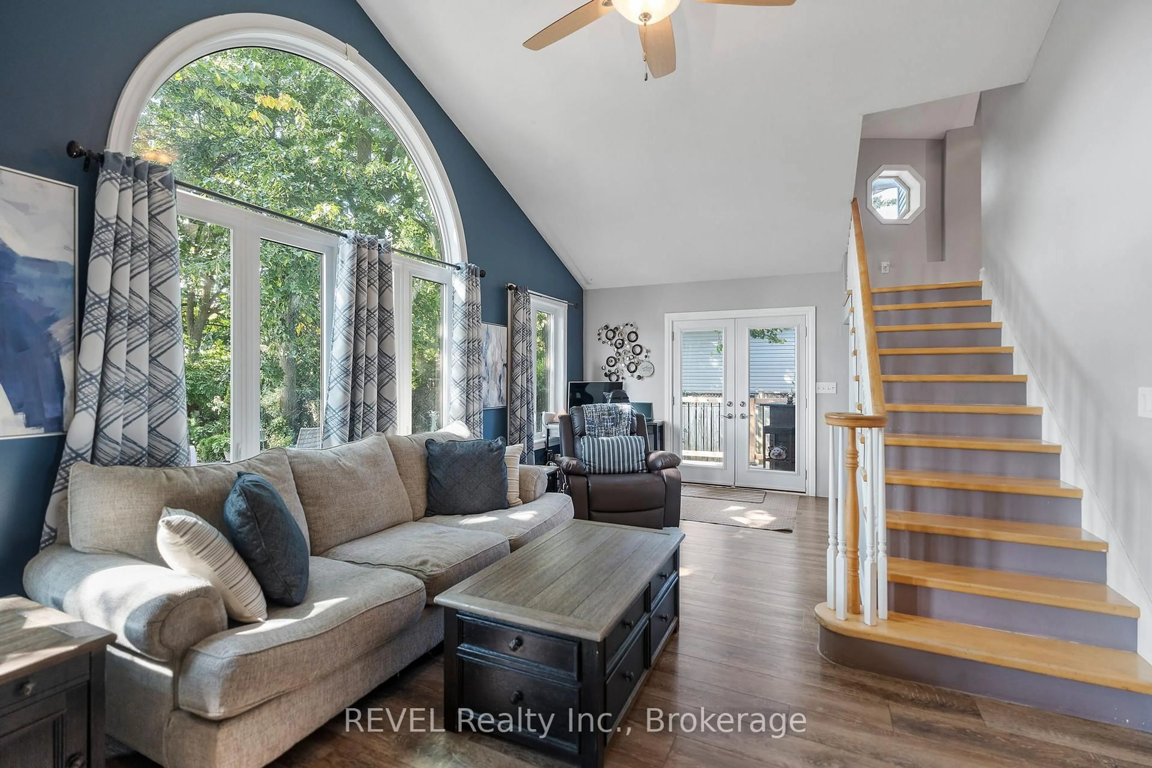 Living room with furniture, unknown for 6431 Montrose Rd, Niagara Falls Ontario L2H 1M1