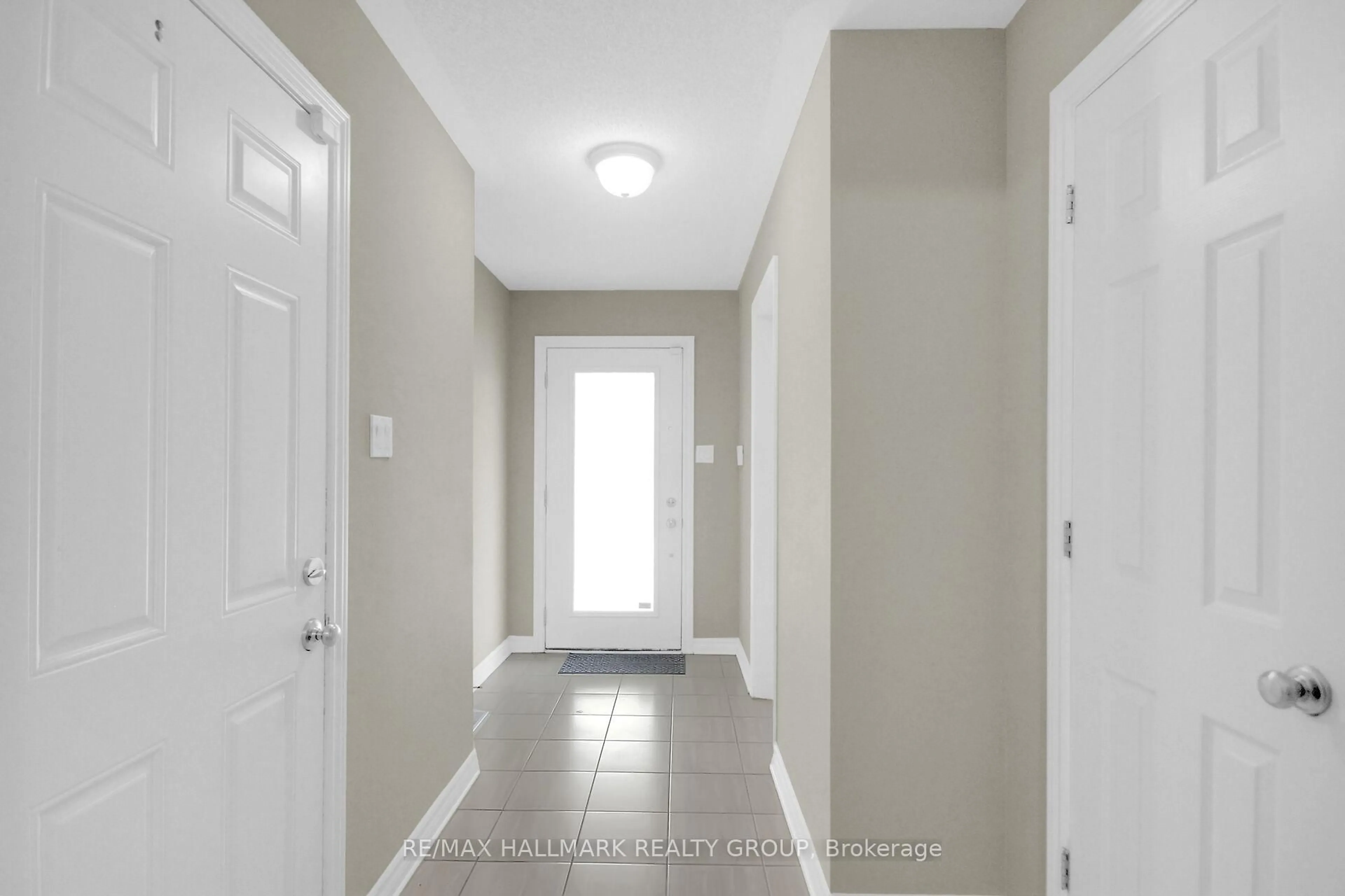 Indoor entryway for 240 Leather Leaf Terr, Ottawa Ontario K2J 5Z7