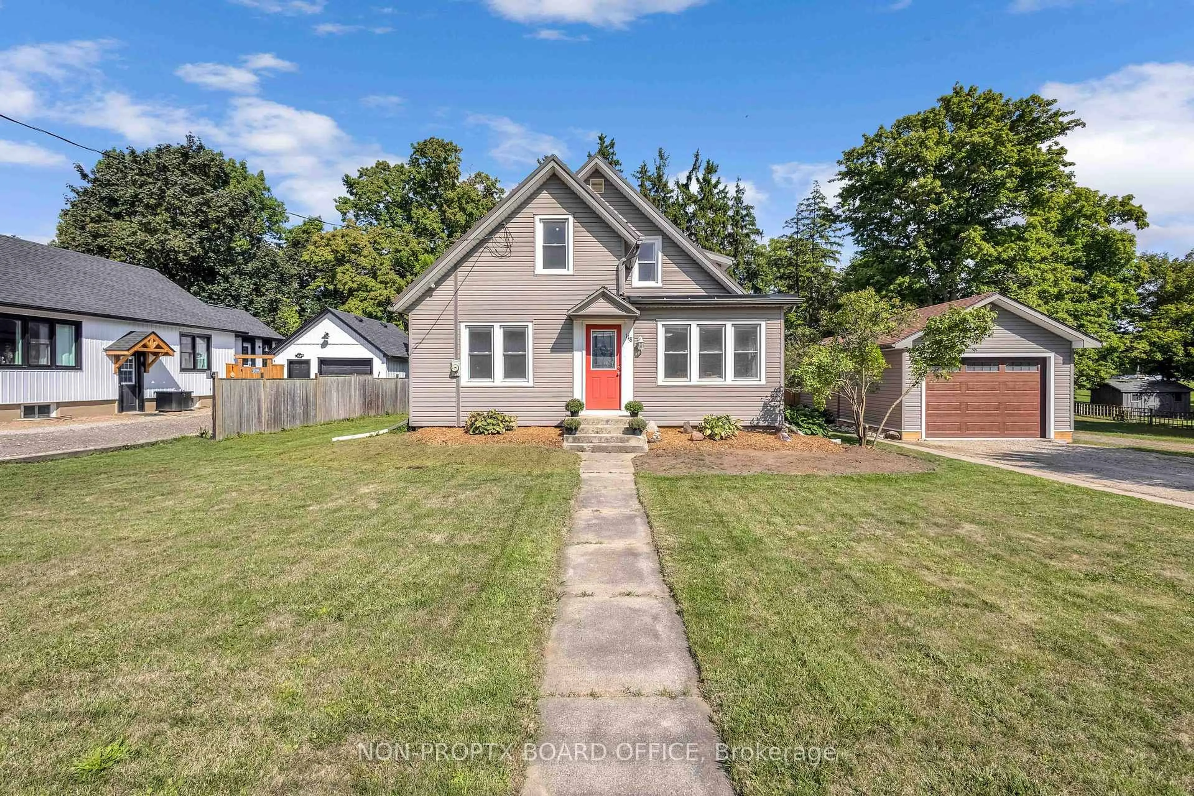 A pic from outside/outdoor area/front of a property/back of a property/a pic from drone, street for 118 Main St, Norwich Ontario N0J 1P0