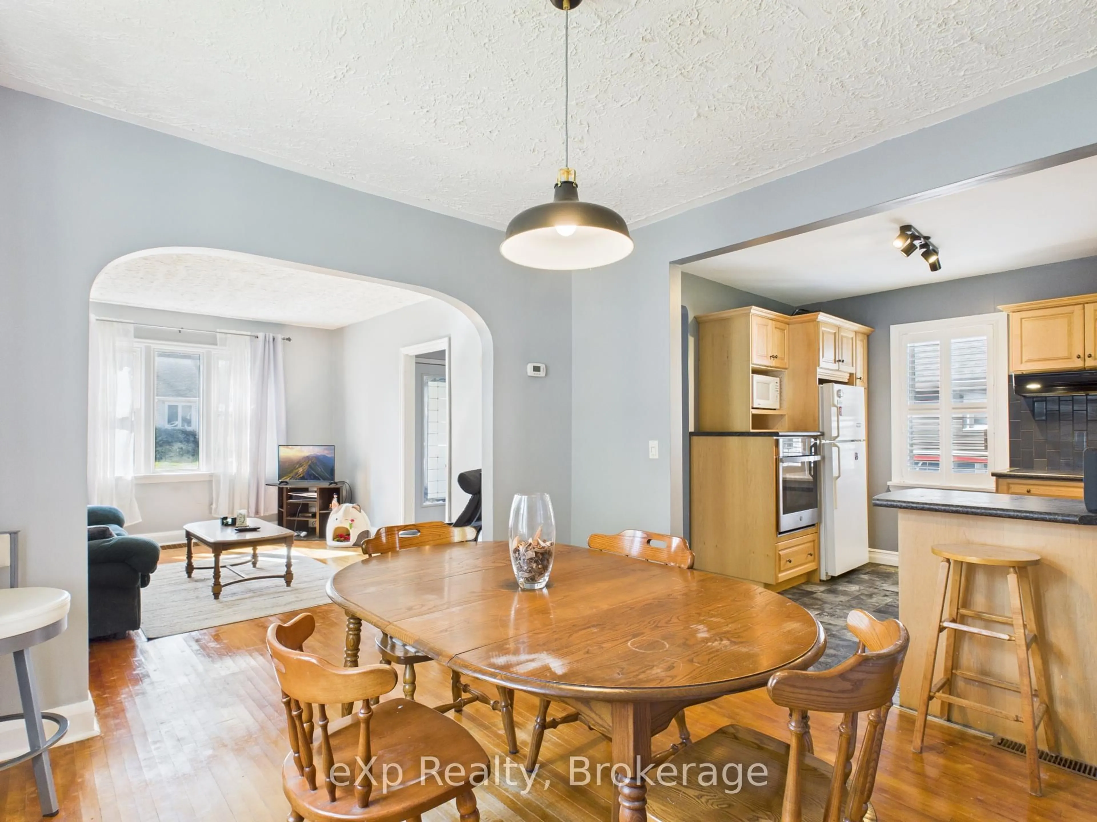 Open concept kitchen, unknown for 134 7th St, Hanover Ontario N4N 1G4