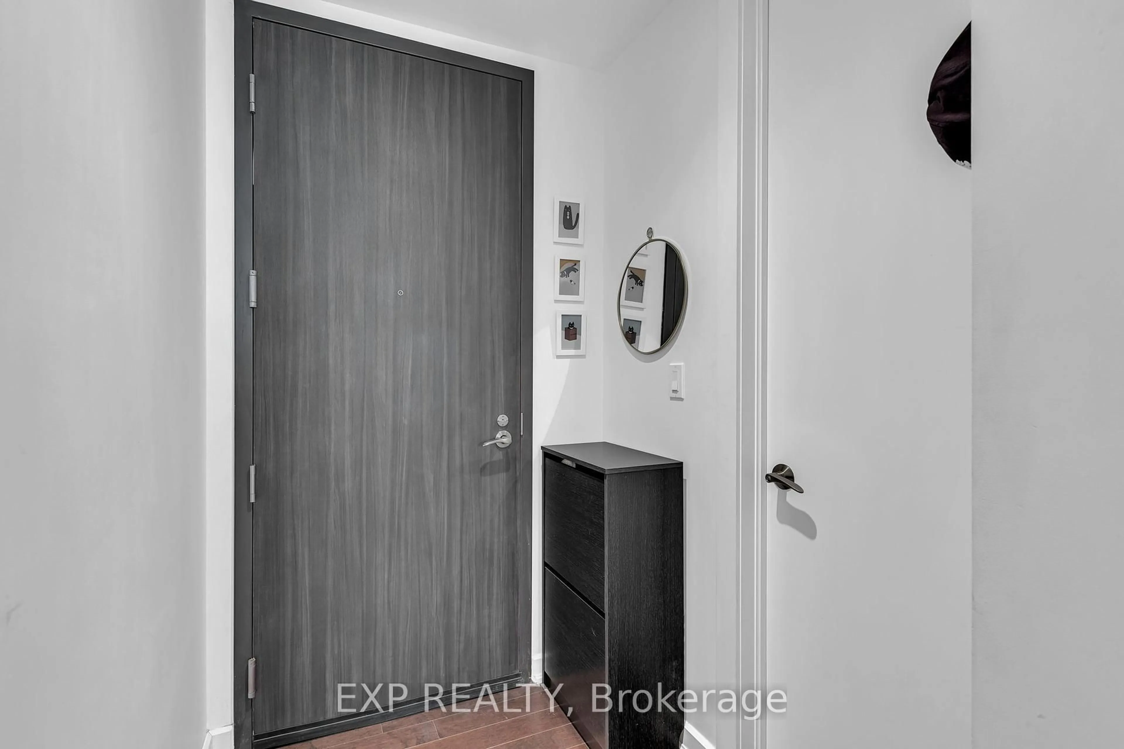 Indoor entryway for 300 Lisgar St #812, Ottawa Ontario K2P 0E2