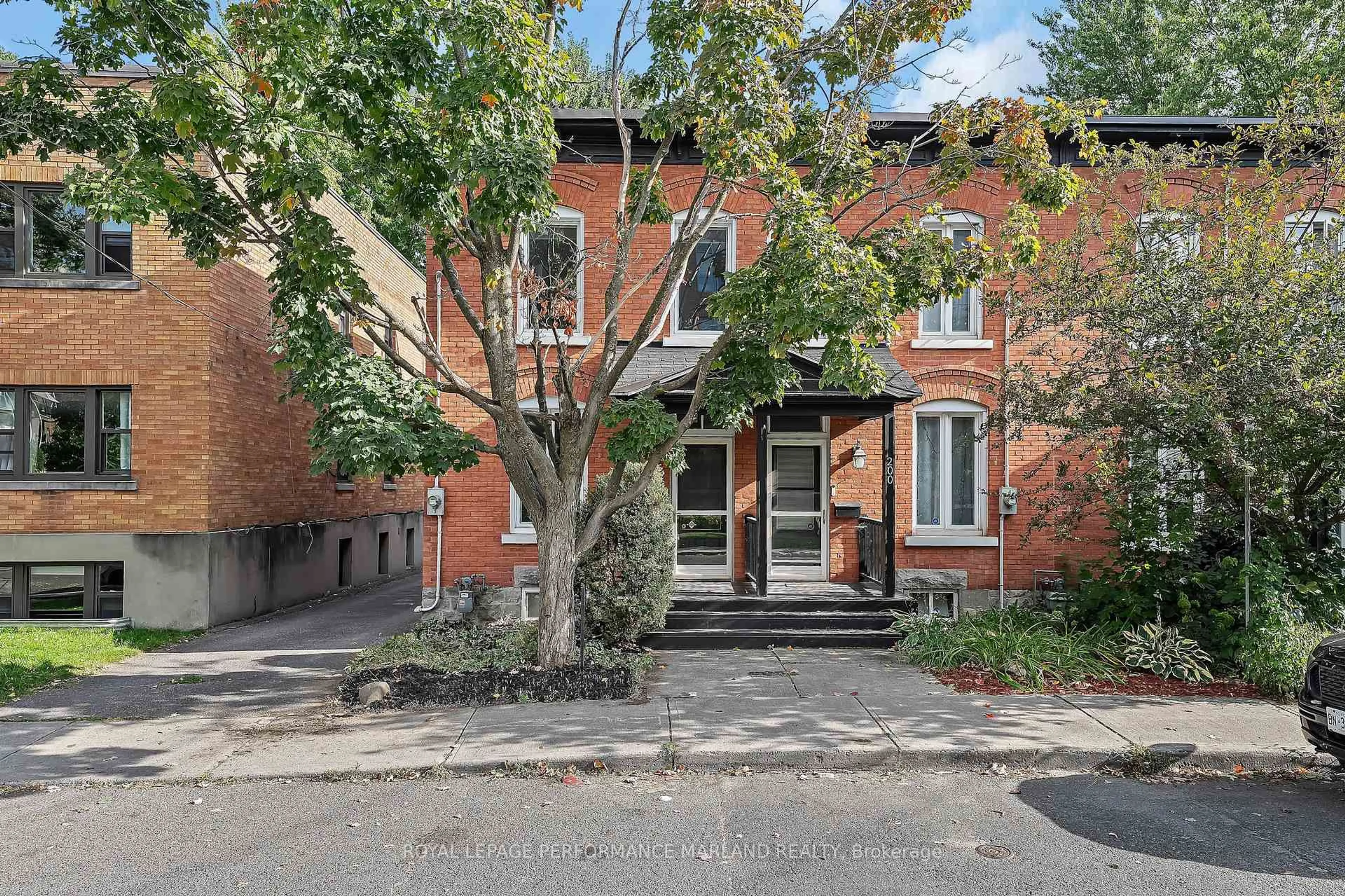 Unknown for 202 Bolton St, Ottawa Ontario K1N 5B3