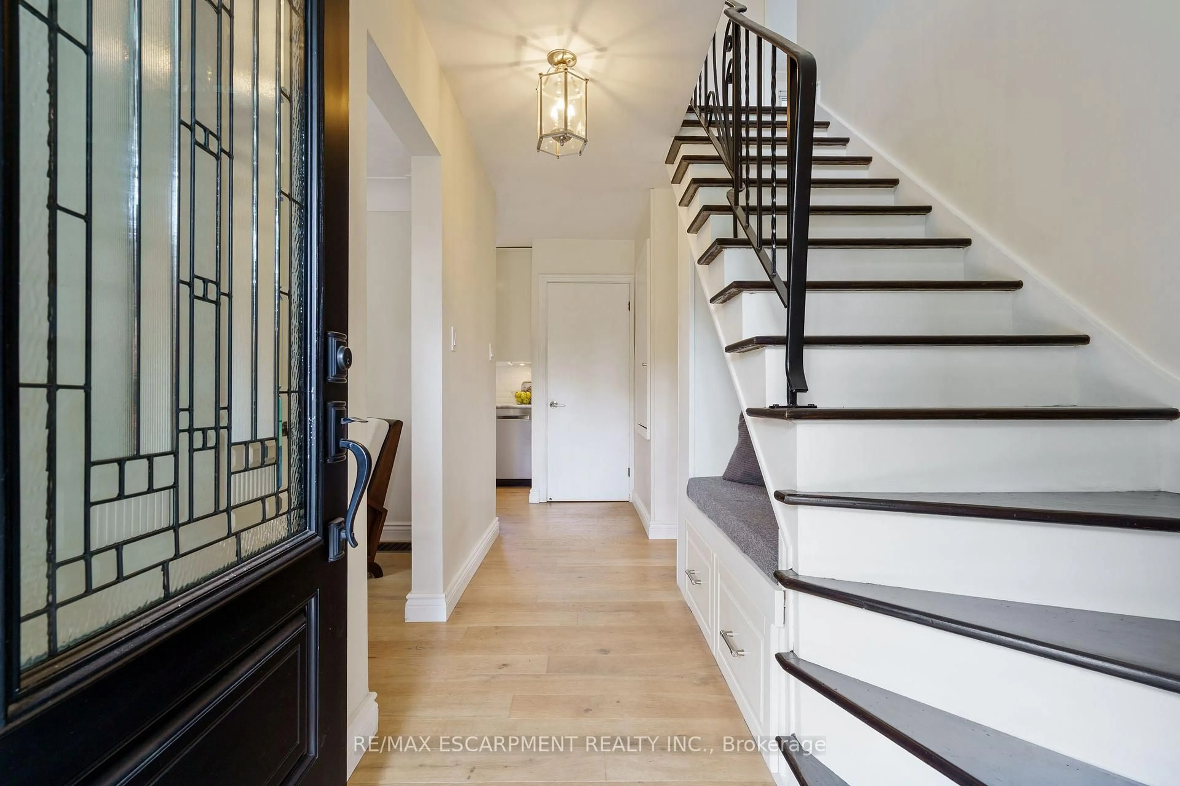 Indoor entryway for 9604 TWENTY Rd, Hamilton Ontario L0R 1W0