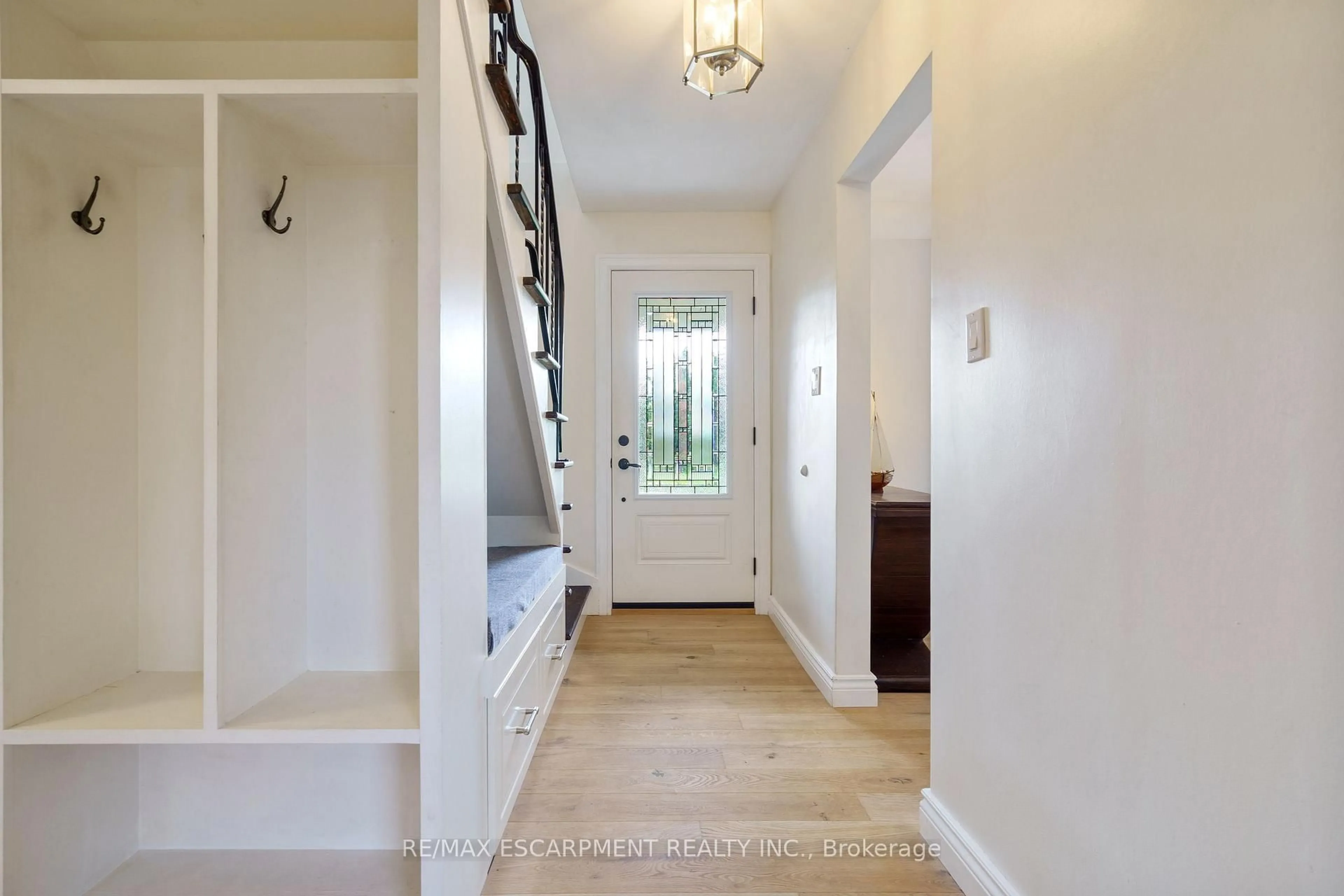 Indoor entryway for 9604 TWENTY Rd, Hamilton Ontario L0R 1W0