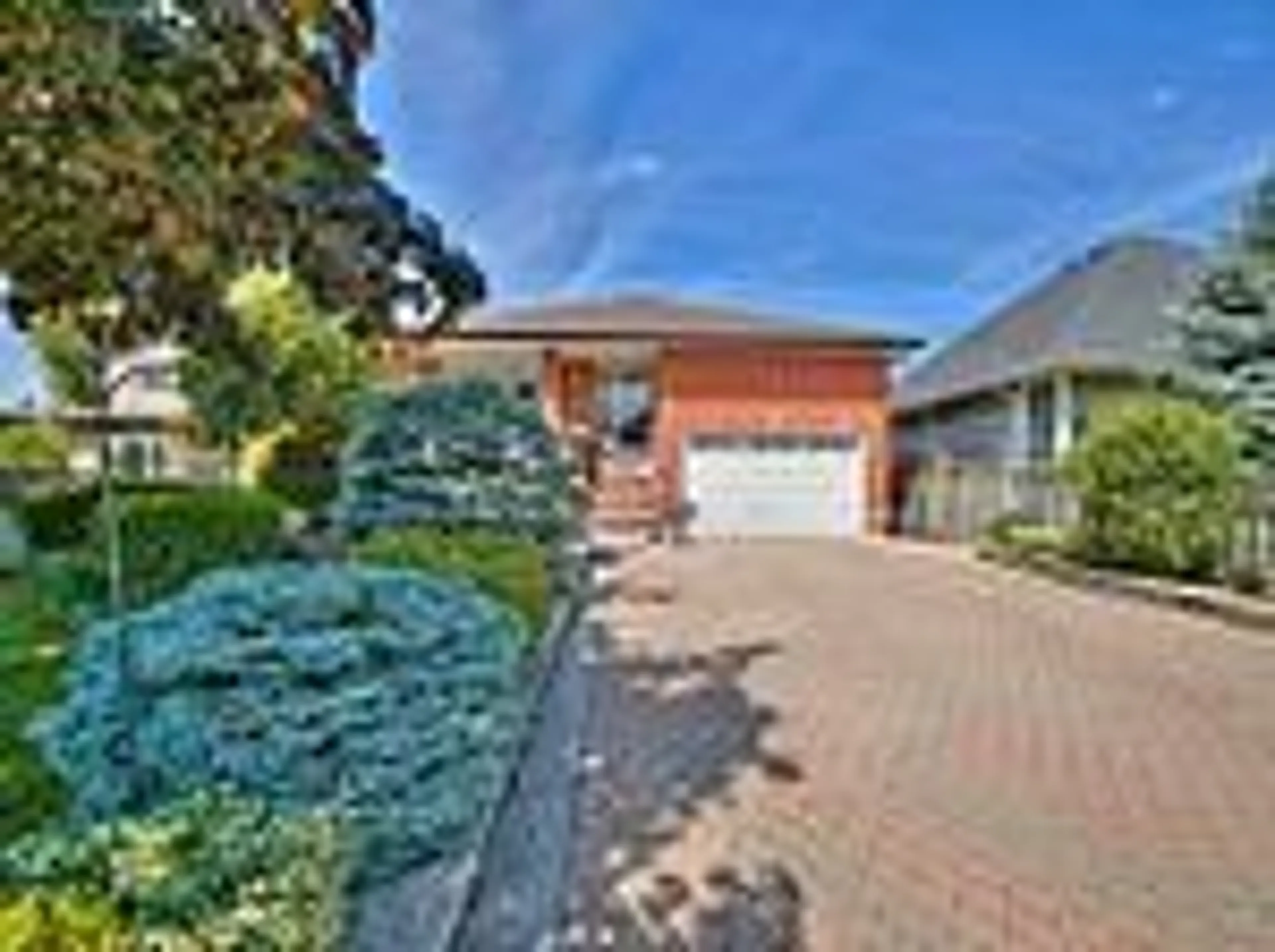 Home with brick exterior material, street for 10 Homeland Ave, Hamilton Ontario L8E 4X2