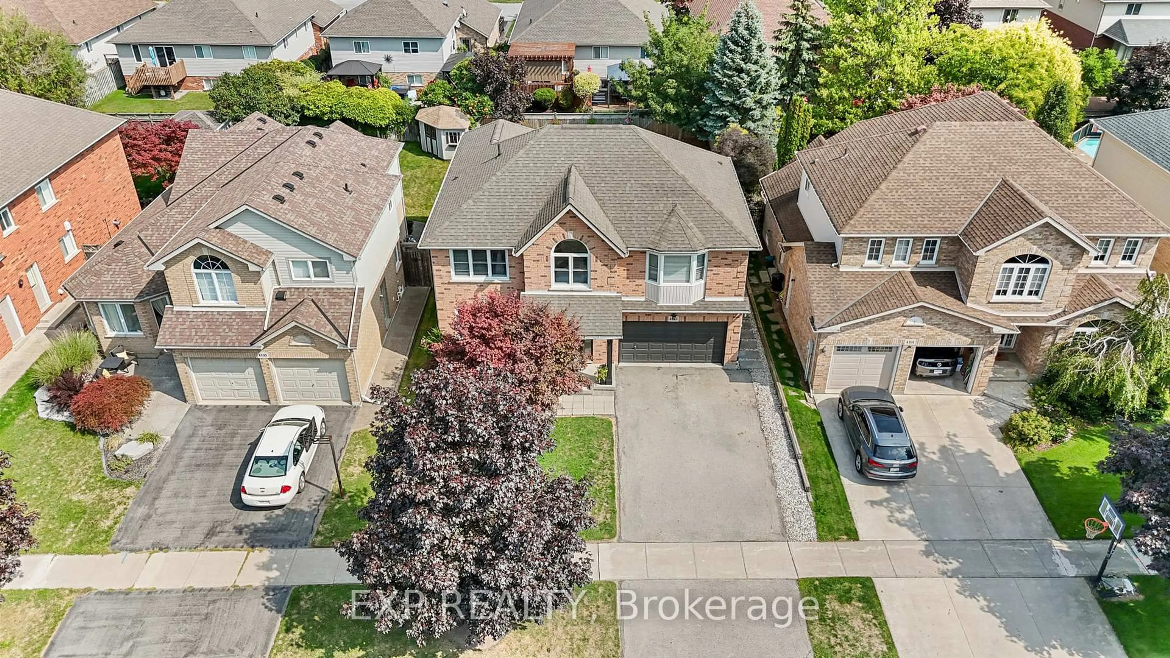 A pic from outside/outdoor area/front of a property/back of a property/a pic from drone, street for 4103 Highland Park Dr, Lincoln Ontario L0R 1B7